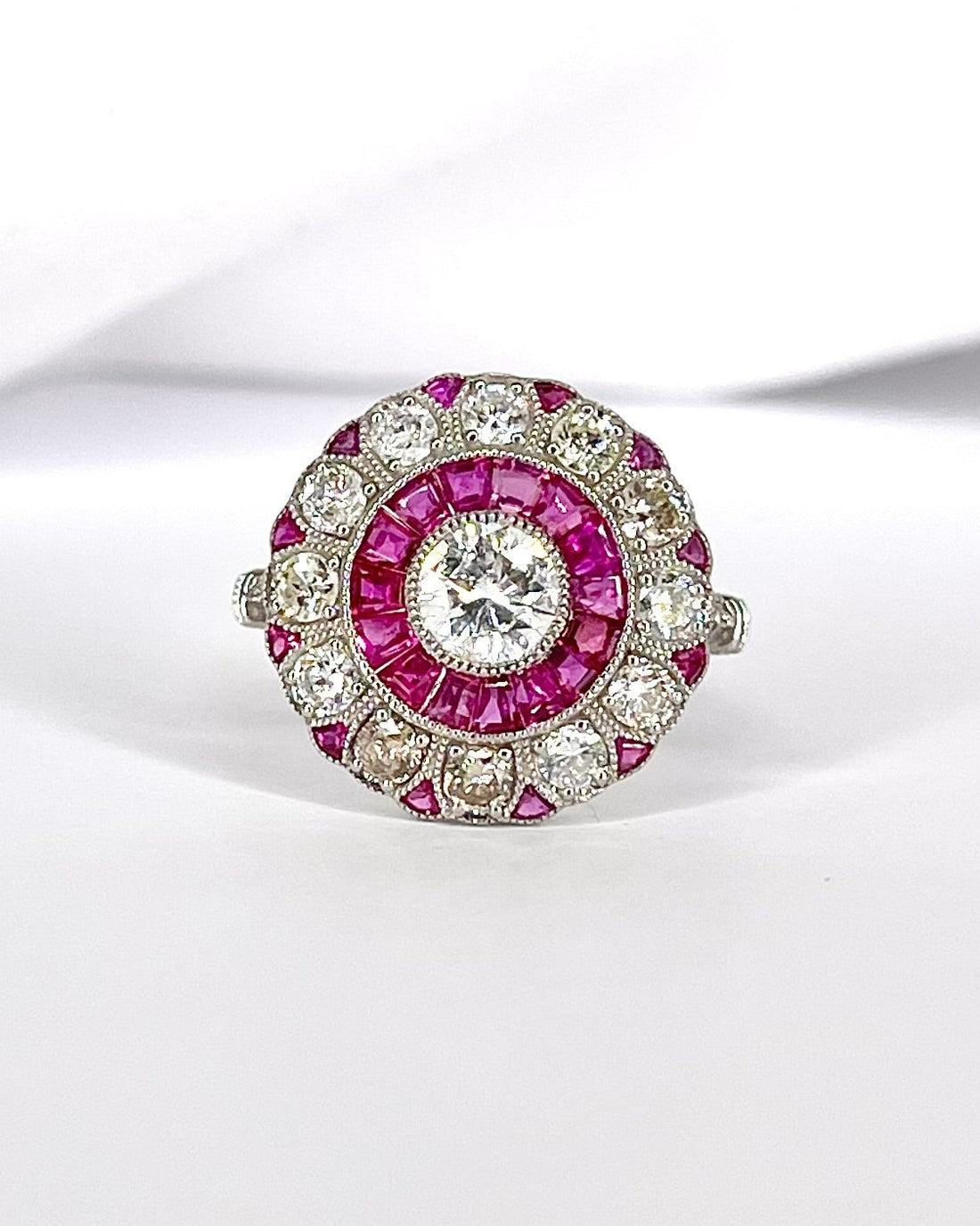 Bague Style Art-Déco Rubis 0.57 carat &amp; Diamants 1.09 carat "Fabienne"