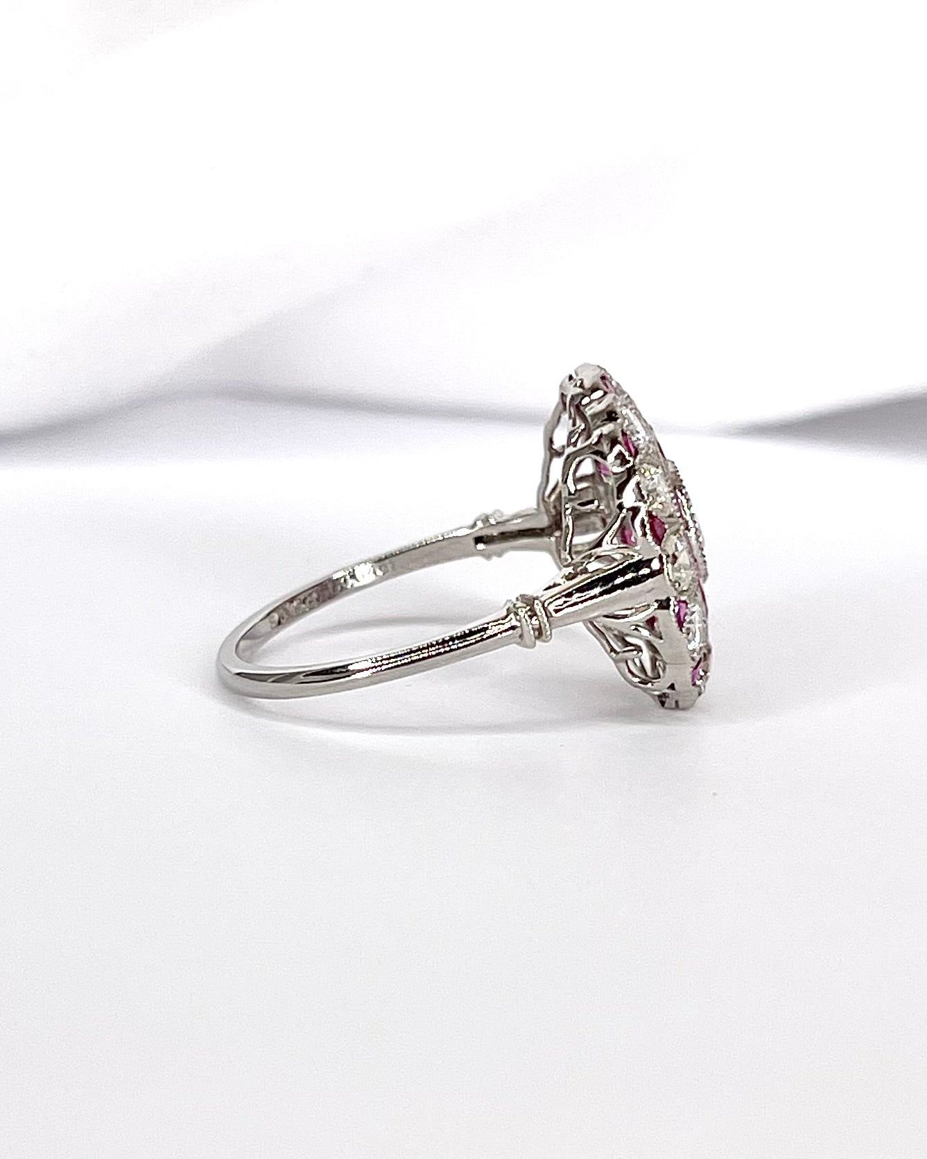 Bague Style Art-Déco Rubis 0.57 carat &amp; Diamants 1.09 carat "Fabienne"