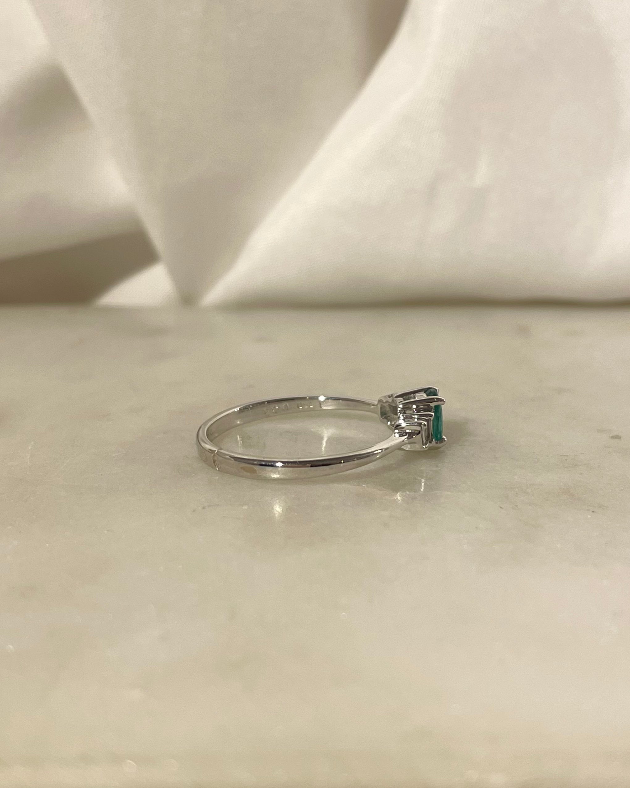 Bague Trilogie Émeraude &amp; 4 Diamants "Melissa"
