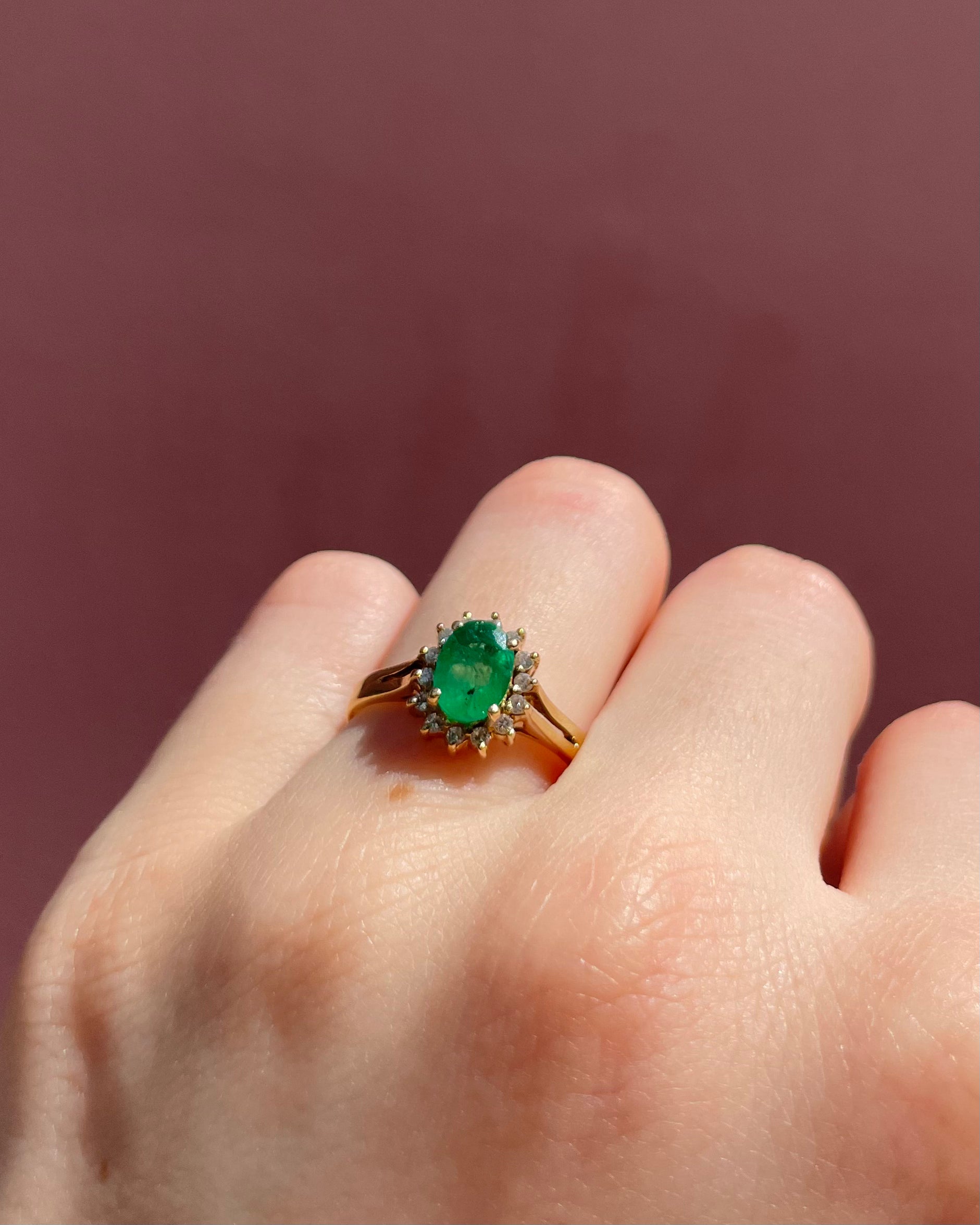 Anillo Margarita Esmeralda 0.85 Quilates y Diamantes "Paula"