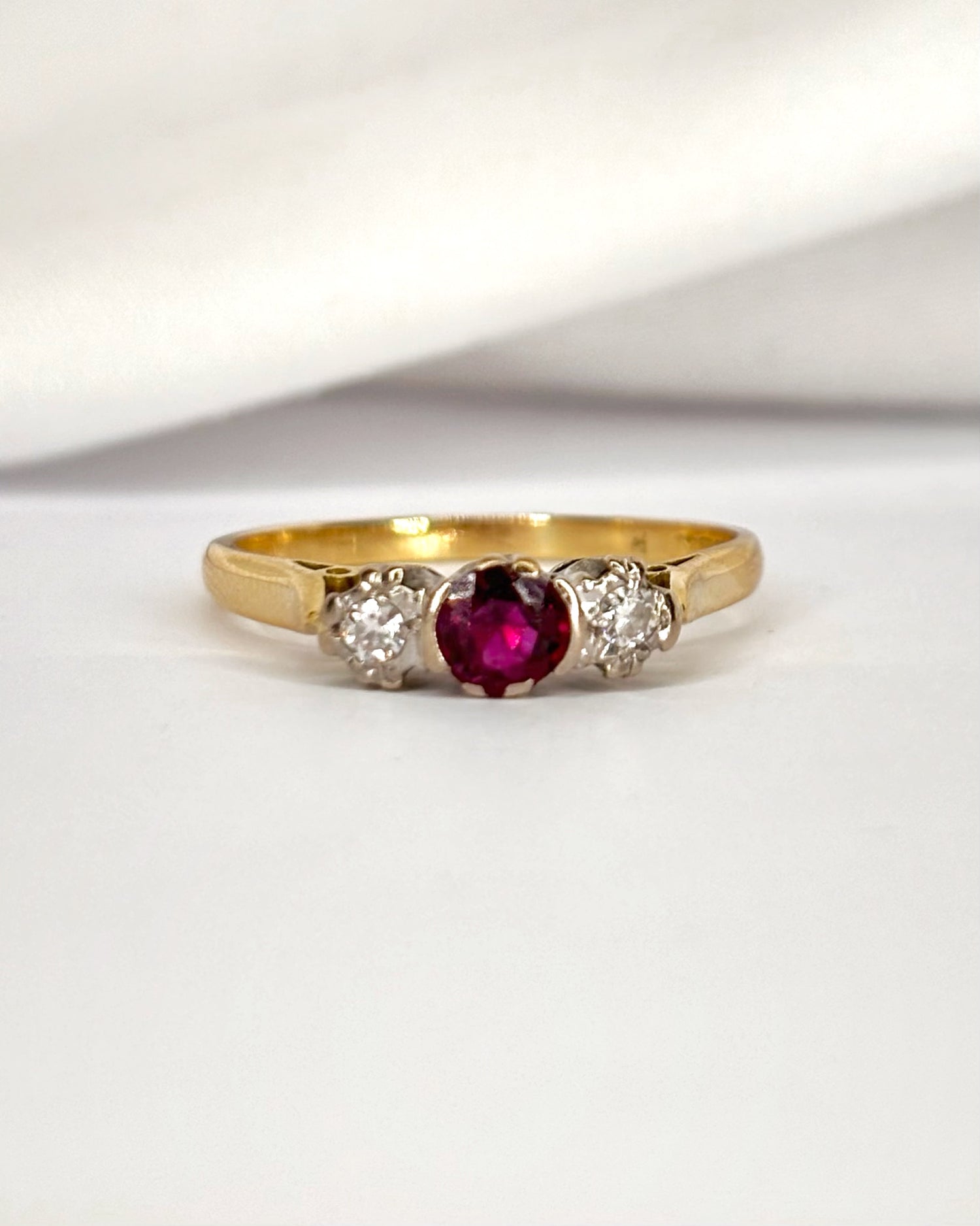Bague Trilogie Rubis 0.50 carat &amp; Diamants "Vanessa"