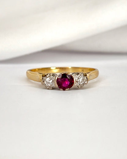 Bague Trilogie Rubis 0.50 carat &amp; Diamants "Vanessa"