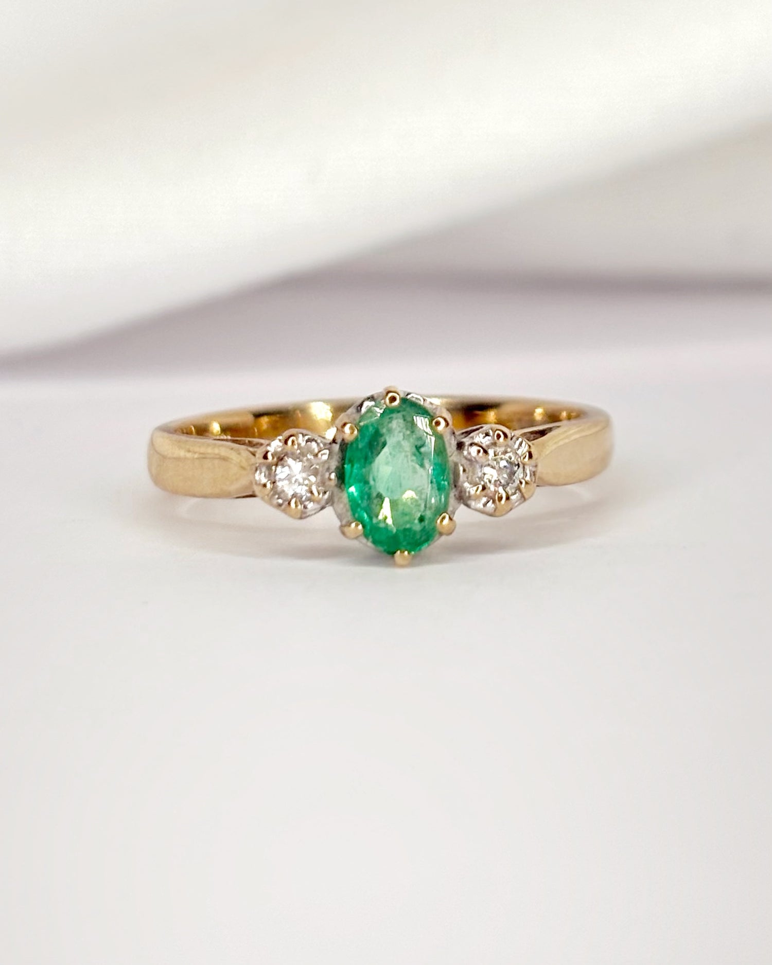 Bague Trilogie Émeraude 0.30 carat &amp; Diamants "Suzanne"