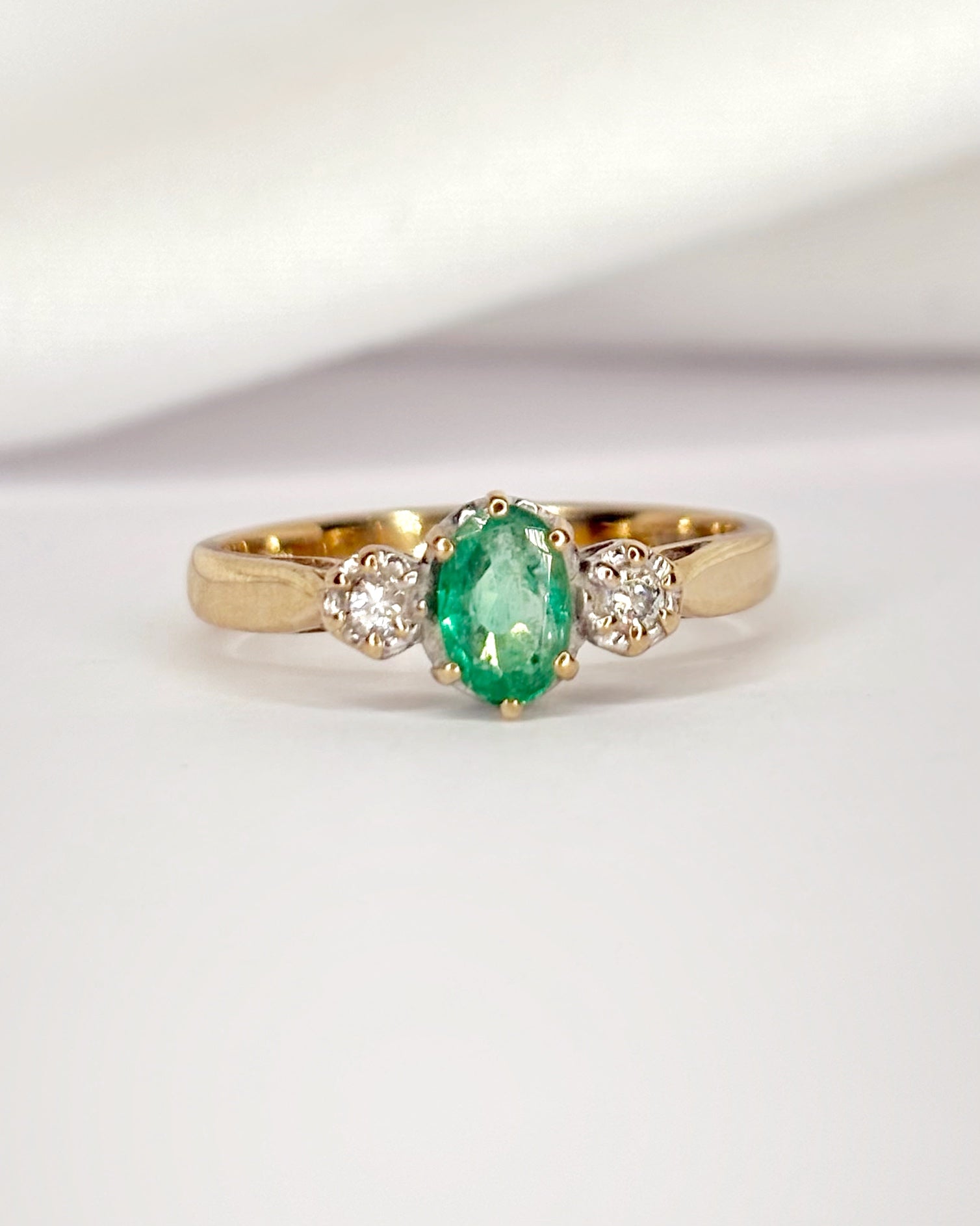 Bague Trilogie Émeraude 0.30 carat &amp; Diamants "Suzanne"