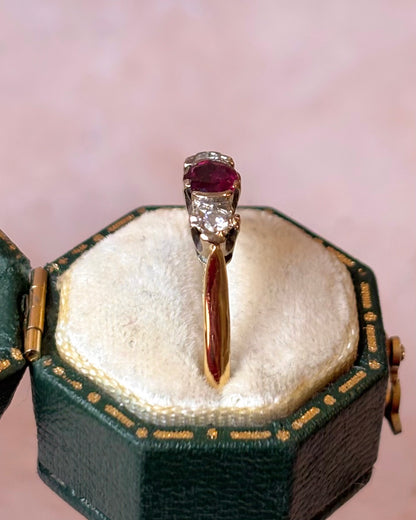 Bague Trilogie Rubis 0.50 carat &amp; Diamants "Vanessa"