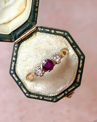 Bague Trilogie Rubis 0.50 carat &amp; Diamants "Vanessa"