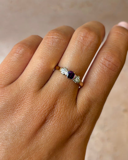 Bague Trilogie Rubis 0.50 carat &amp; Diamants "Vanessa"