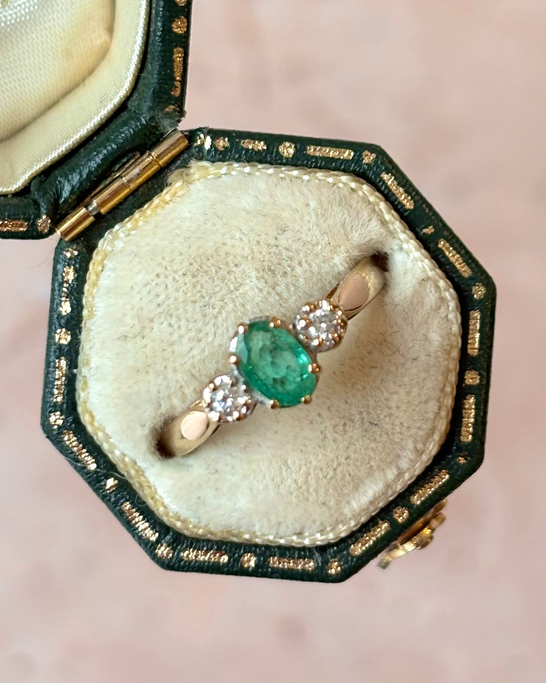 Bague Trilogie Émeraude 0.30 carat &amp; Diamants "Suzanne"