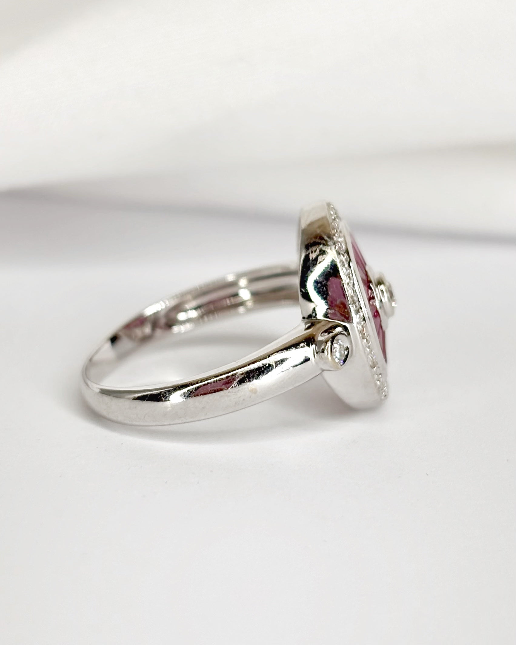 Bague style Art-Déco 18 Rubis 0.72 carat &amp; 18 Diamants "Nausica"