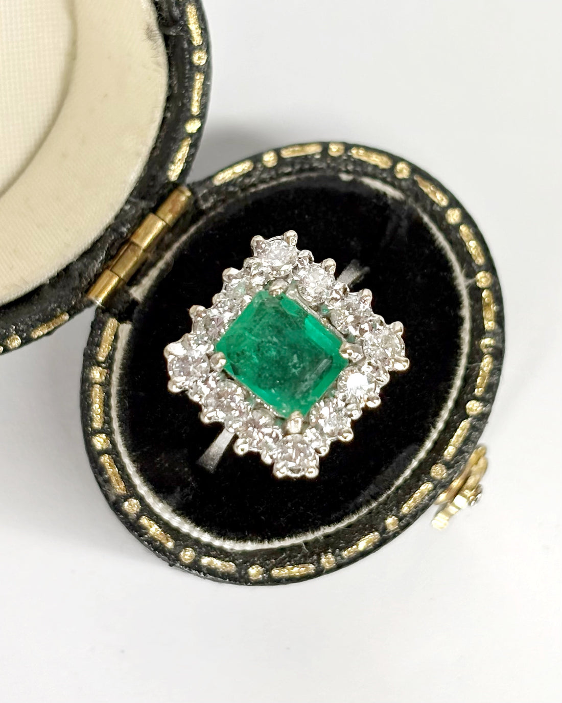 Bague Marguerite Émeraude 1.10 carat &amp; 12 Diamants 0.60 carat "Valentine"