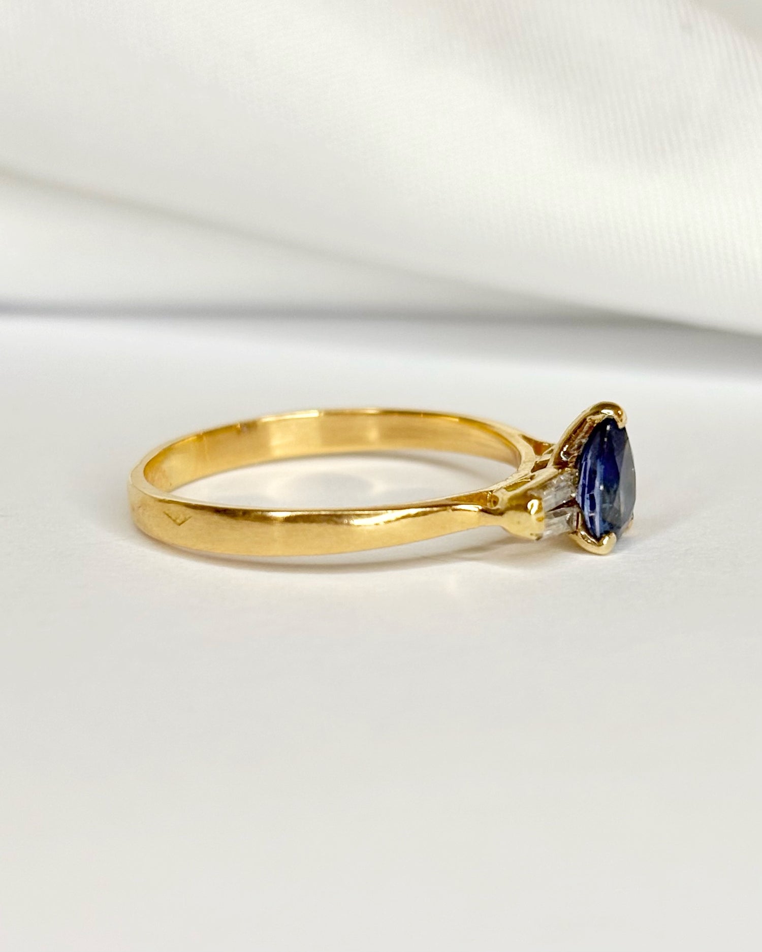 Bague Trilogie Saphir 0.60 carat &amp; Diamants "Prisca"