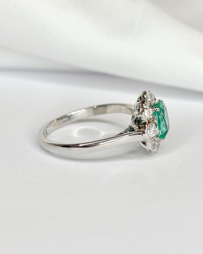 Bague Marguerite Style Art-Déco Émeraude 0.66 carat &amp; 12 Diamants "Laurina"