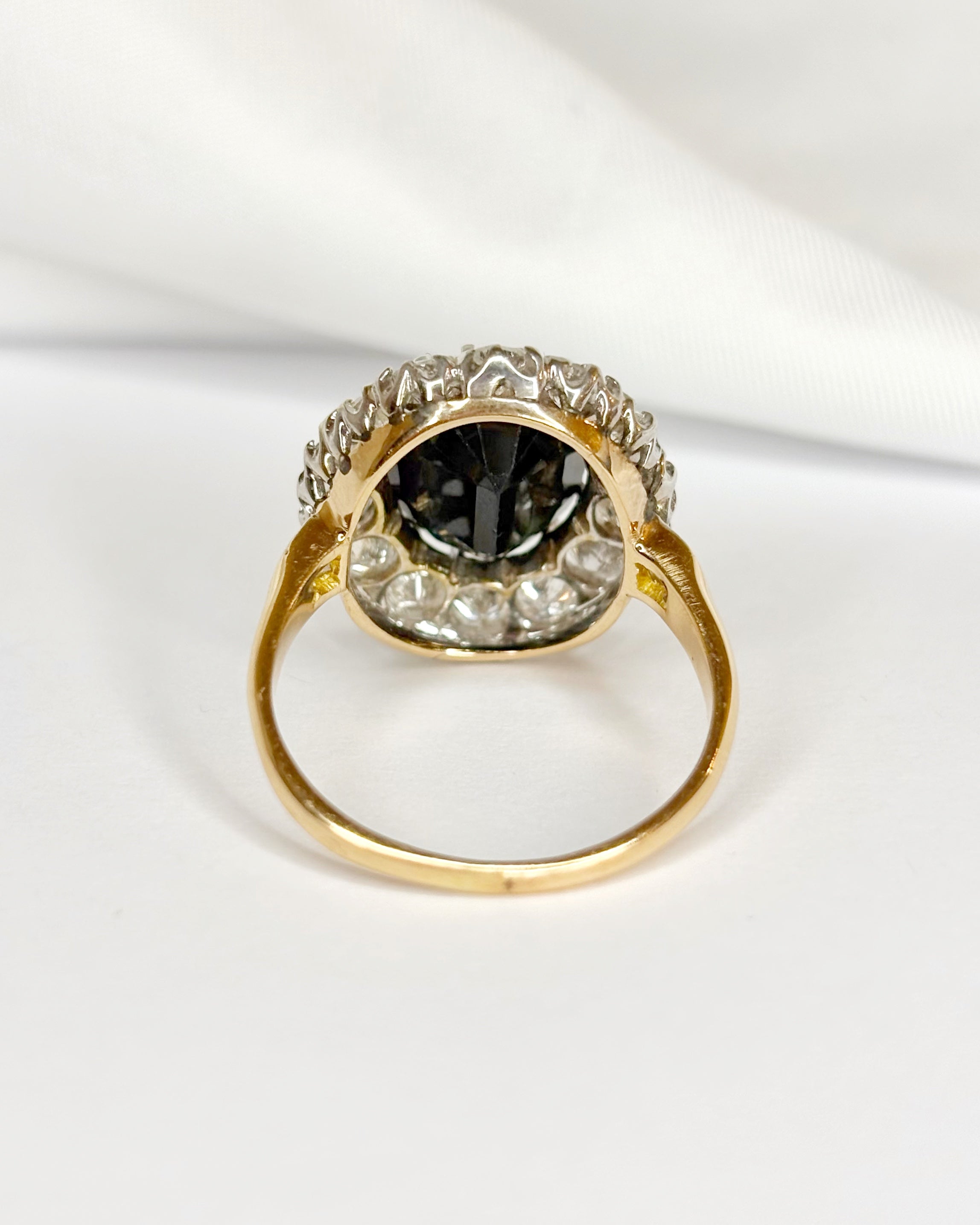 Bague Marguerite Saphir 5.50 carats &amp; Diamants 1.50 carat "Charlotte"