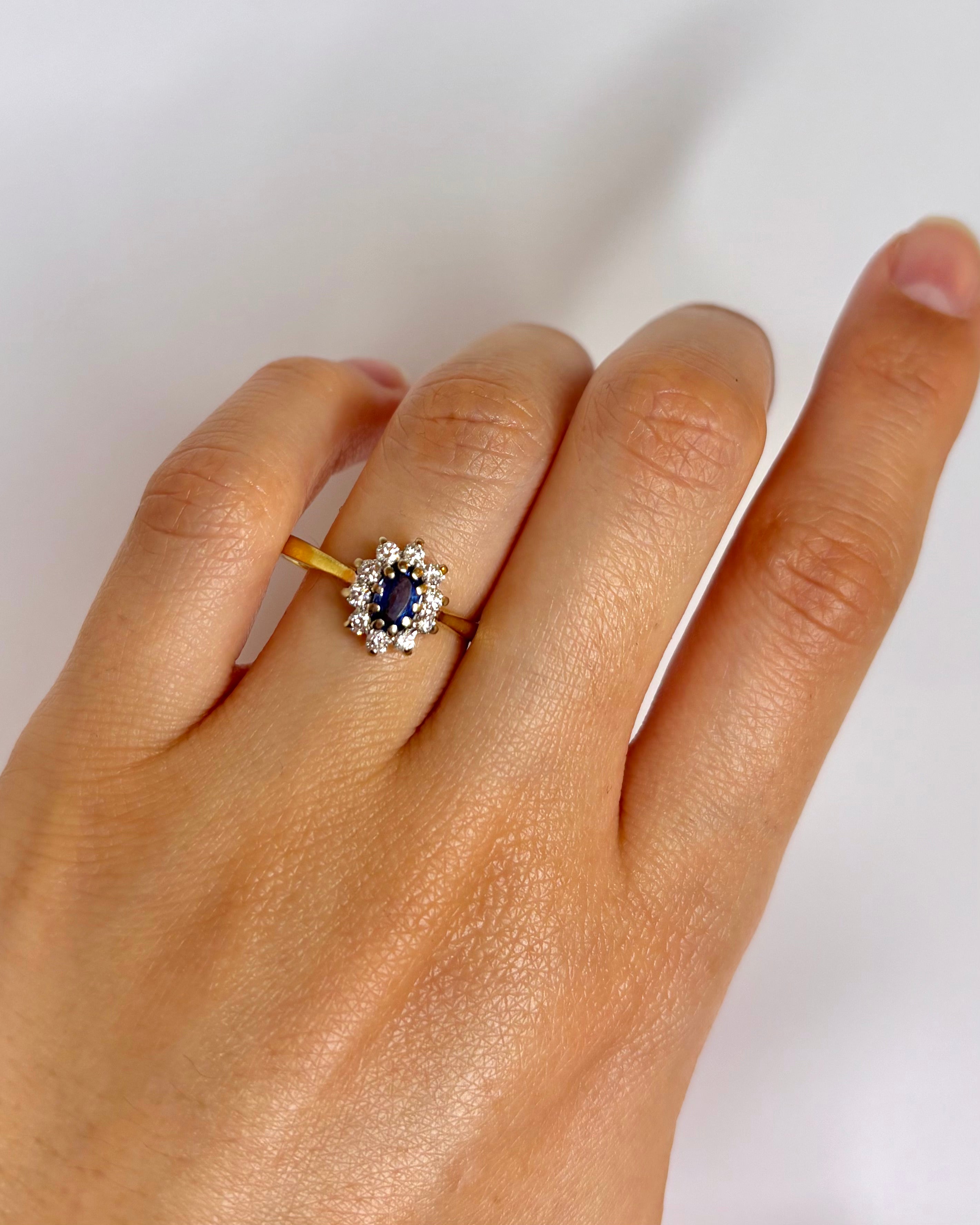 Bague Marguerite Saphir 0.50 carat &amp; 10 Diamants "Sandy"