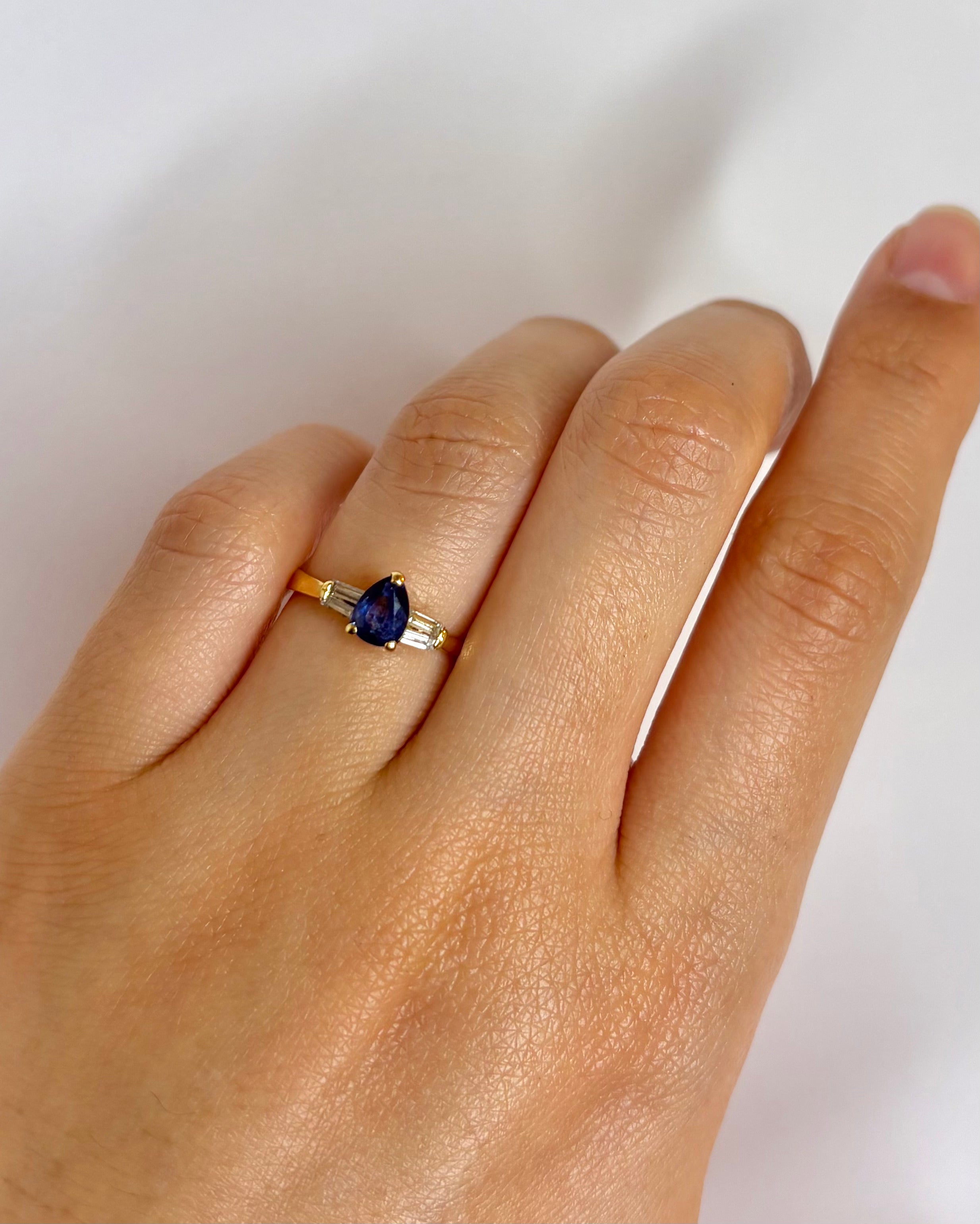 Bague Trilogie Saphir 0.60 carat &amp; Diamants "Prisca"