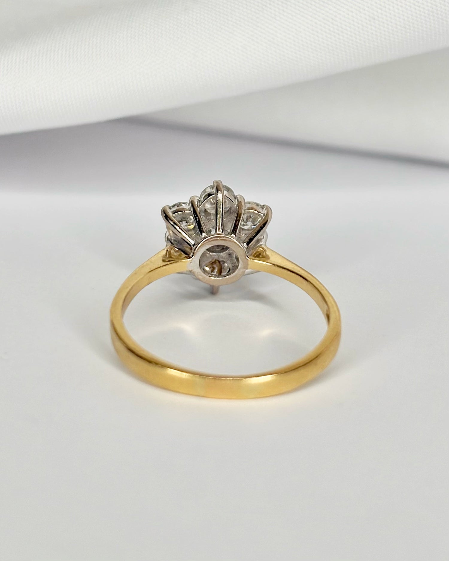 Bague Marguerite Diamants 0.76 carat "Helene"