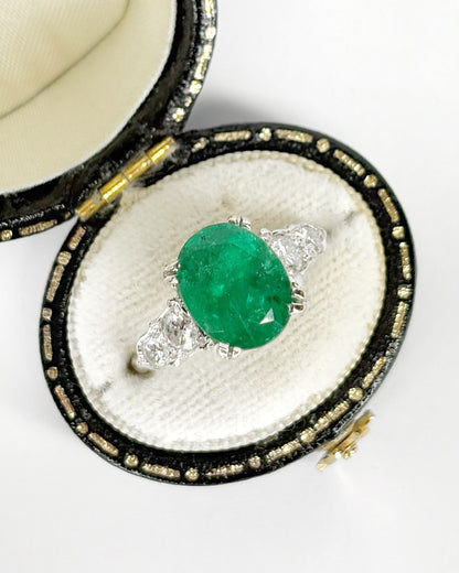Emerald Trilogy Ring 3.10 carats, Diamonds 0.34 carat, Gold &amp; Platinum "Astrid"