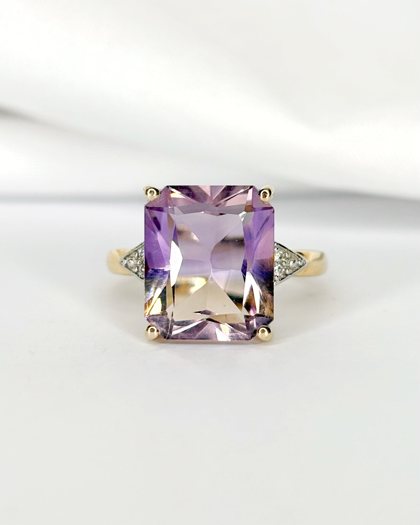 Anillo Trilogía Cóctel Ametrina 5.77 quilates y Diamantes "Irine"