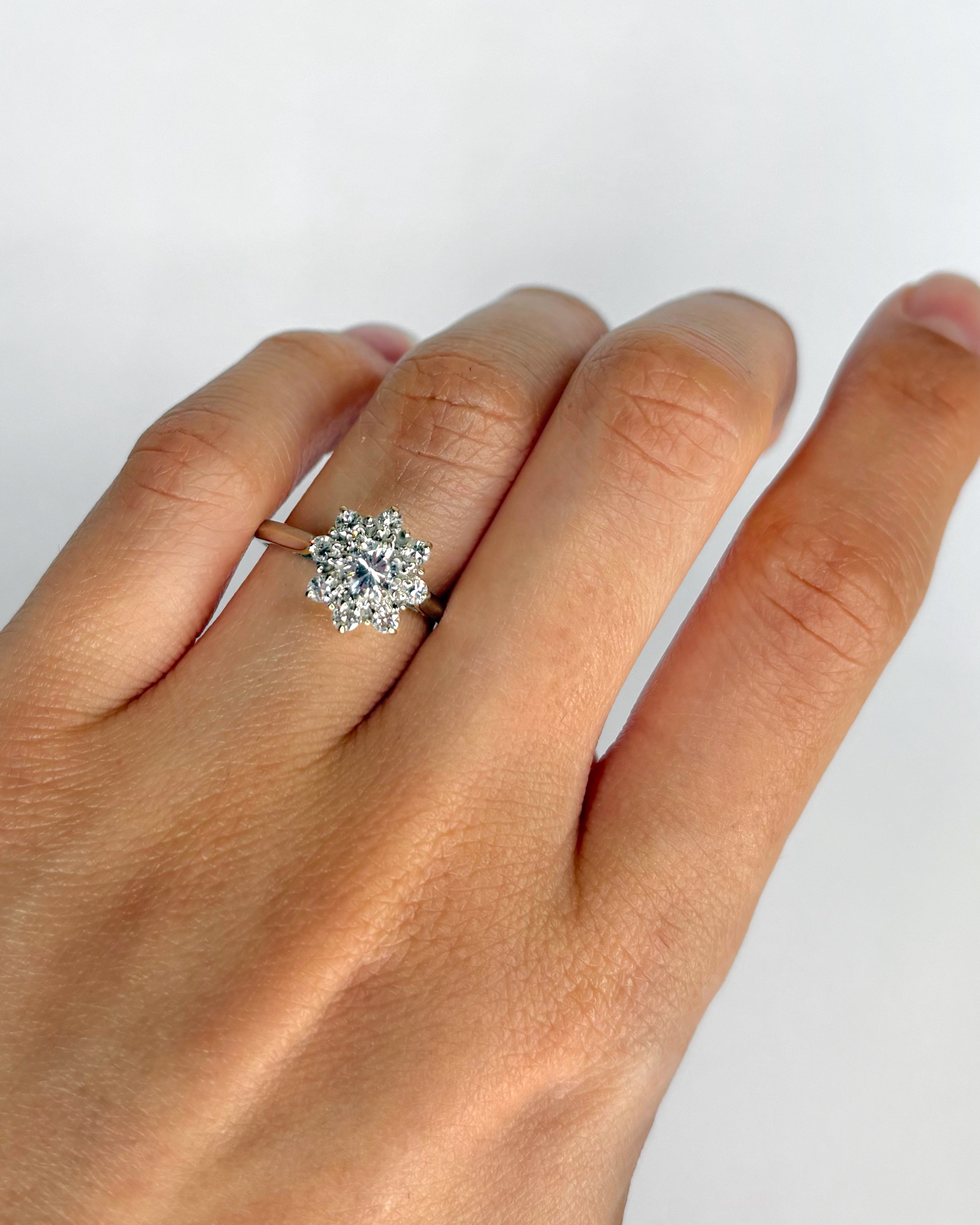Bague Marguerite Diamants 0.59 carat "Rebecca" - Elliade Paris