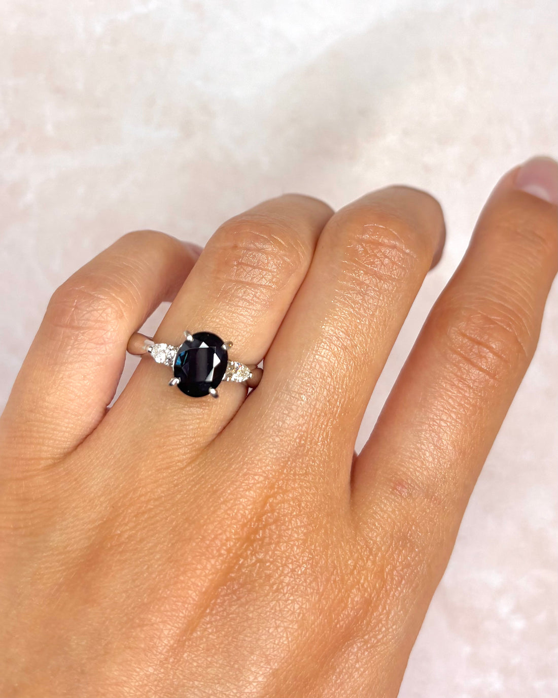 Bague Trilogie Saphir Ceylan 1.93 carat &amp; Diamants 0.24 carat "Finelle"
