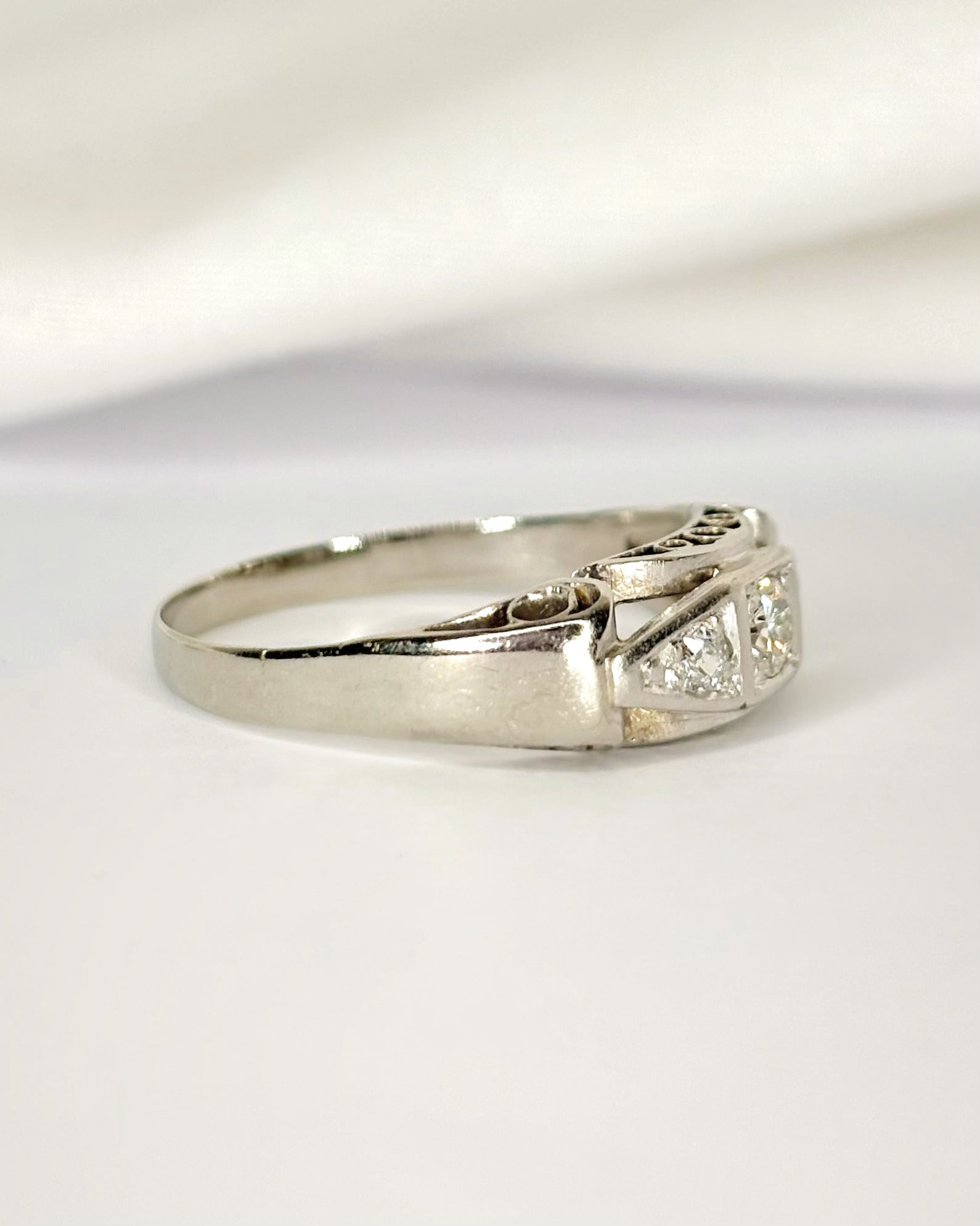 Anillo solitario de turmalina