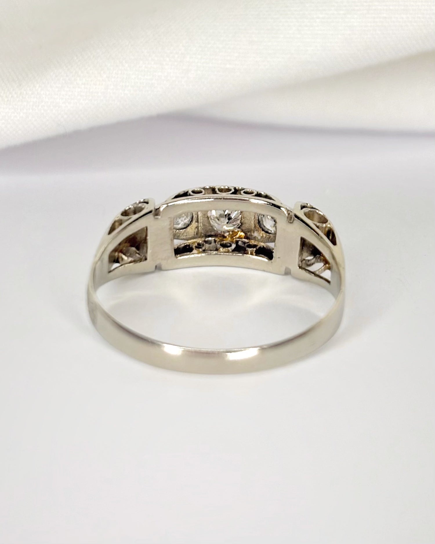 Anillo solitario de turmalina