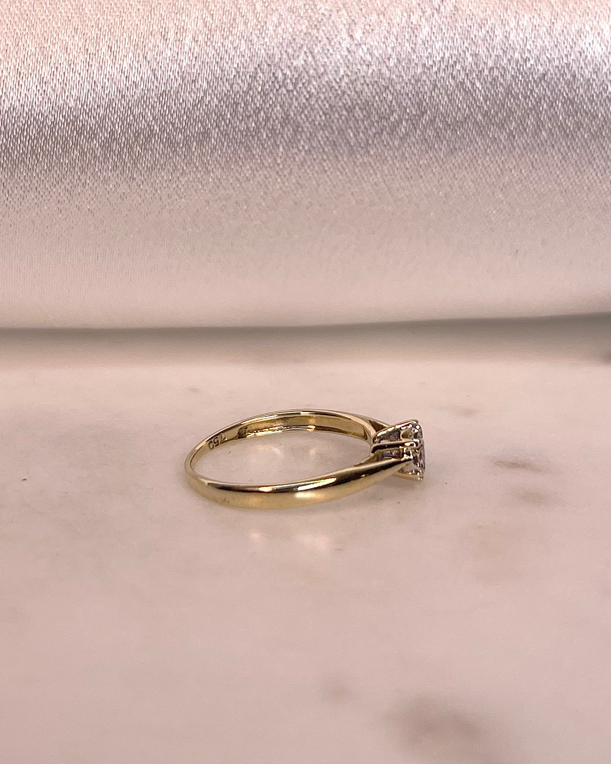 Anillo solitario flor 7 diamantes "Gwendy"