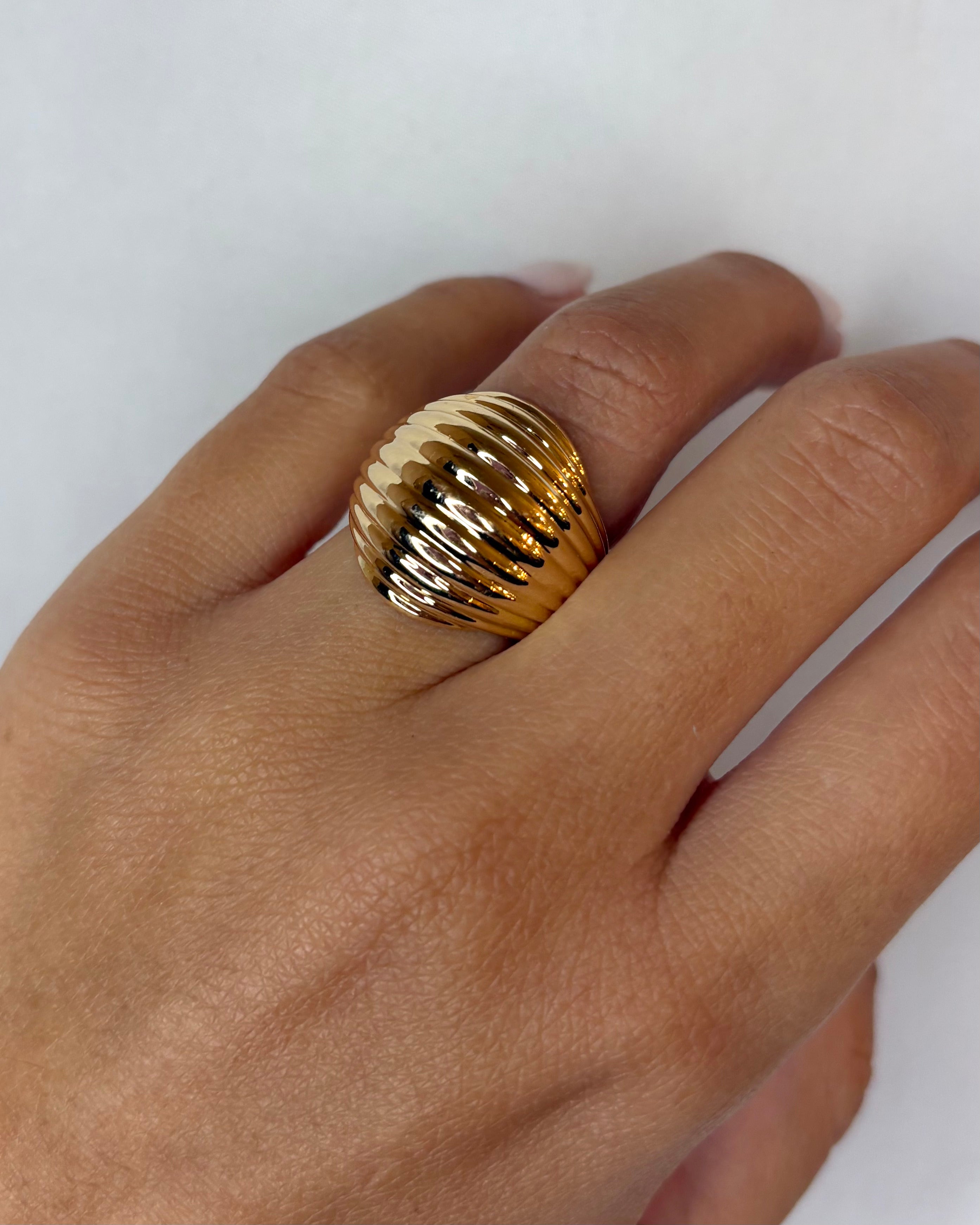 Bague Boule Or Jaune 18 carats 11.22 g signée JRoca