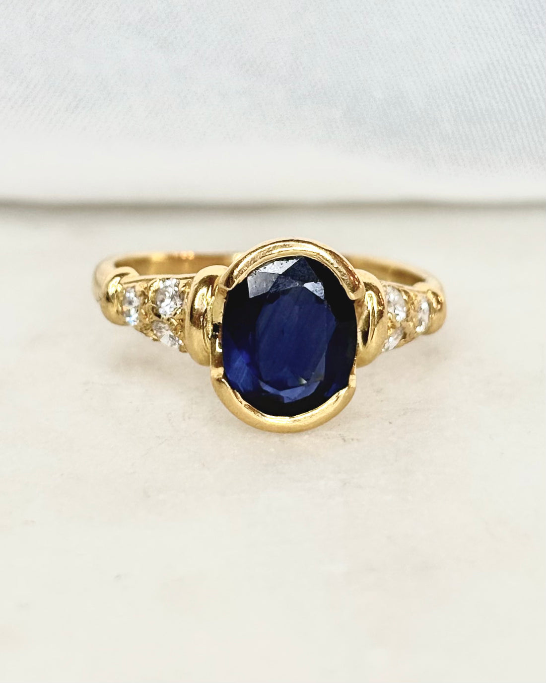 Bague Trilogie Saphir 1.82 carat &amp; Diamants &quot;Nélia&quot;
