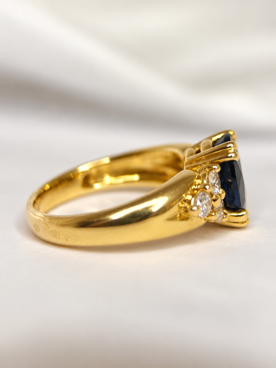 Bague Trilogie Saphir 3.50 carats &amp; Diamants 0.42 carat 5.88g "Cécilia"