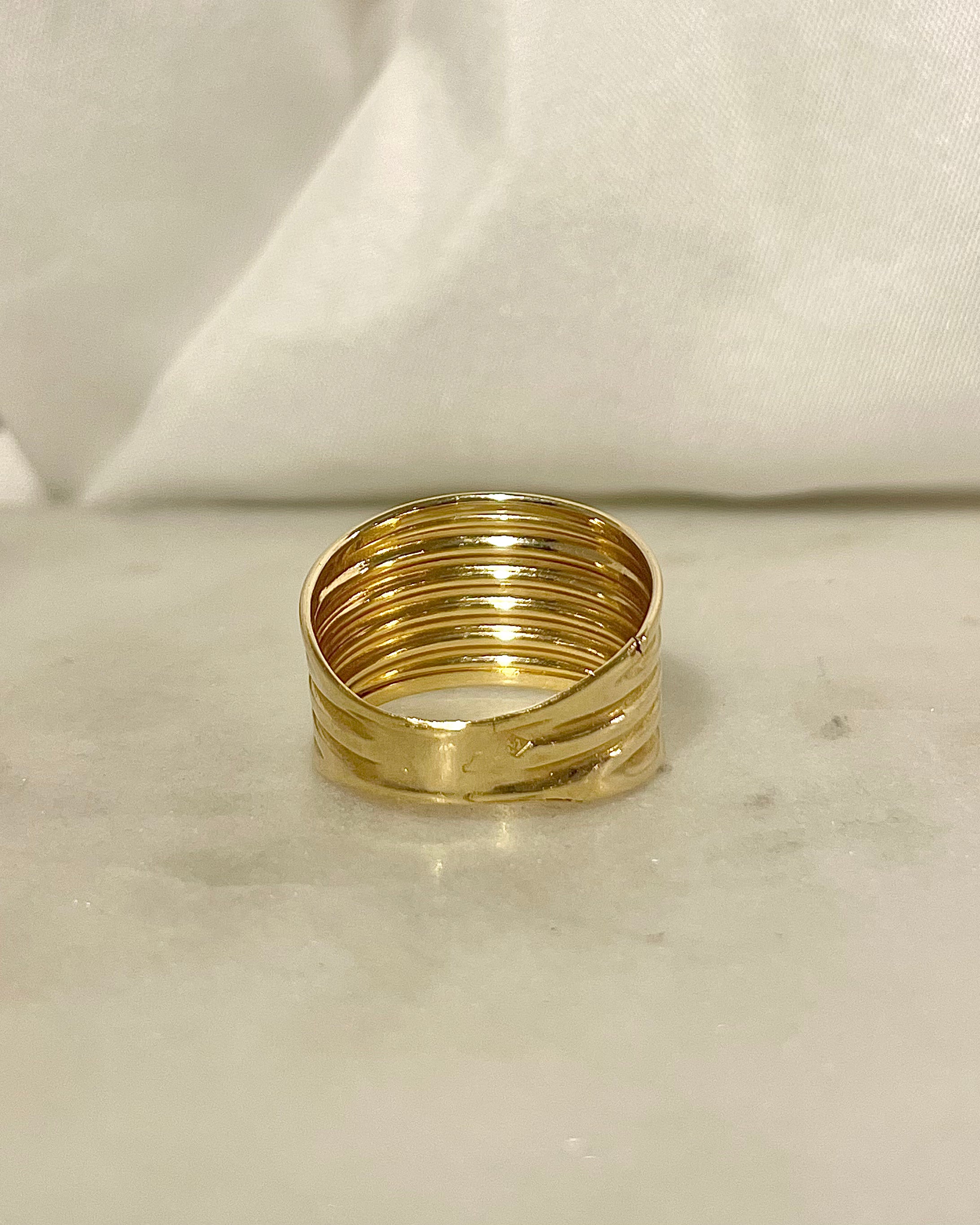 Anillo brazalete de oro de 18 quilates "Melania"