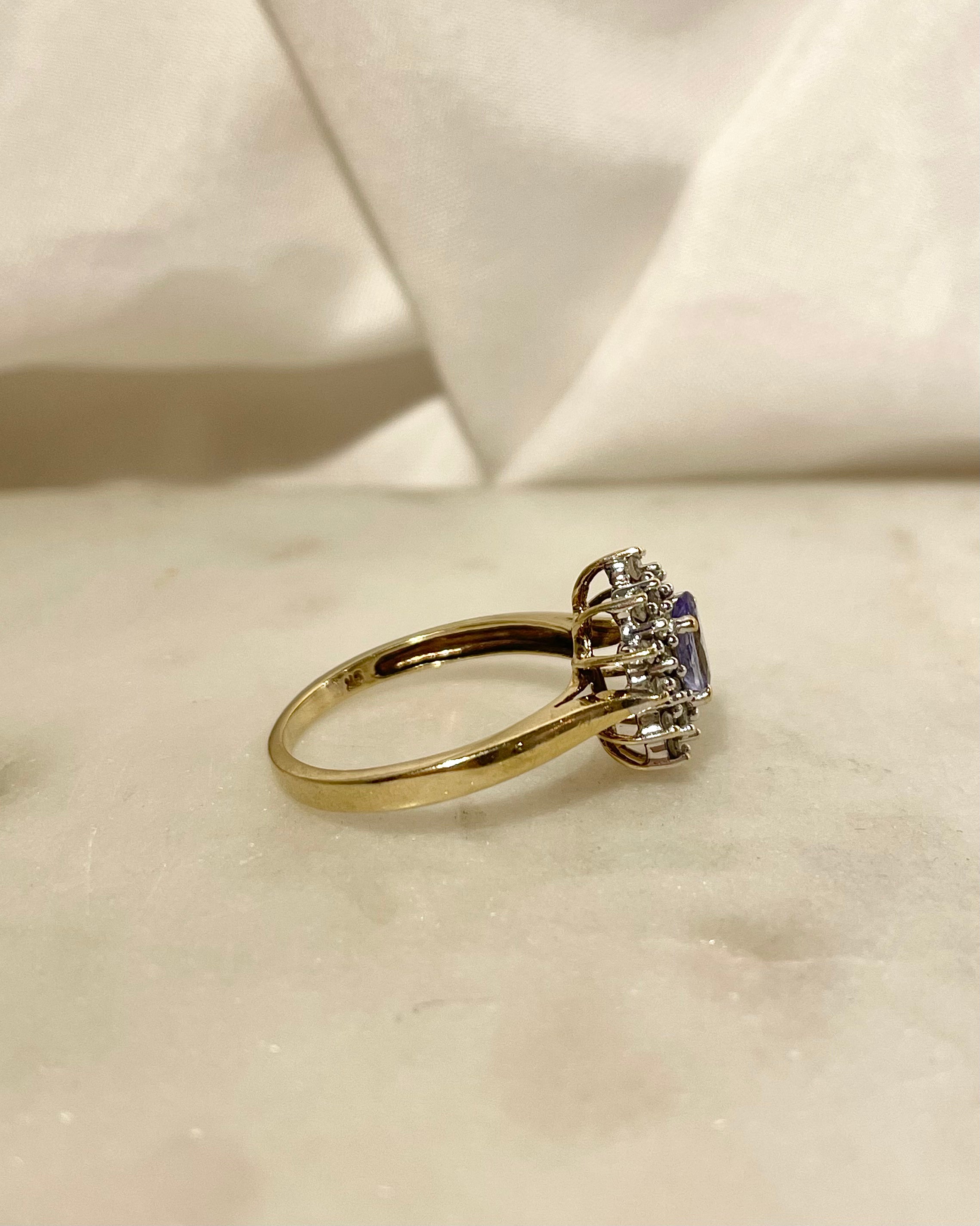 Anillo Marguerite Tanzanita 0.50 quilates y Diamantes "Elsana"