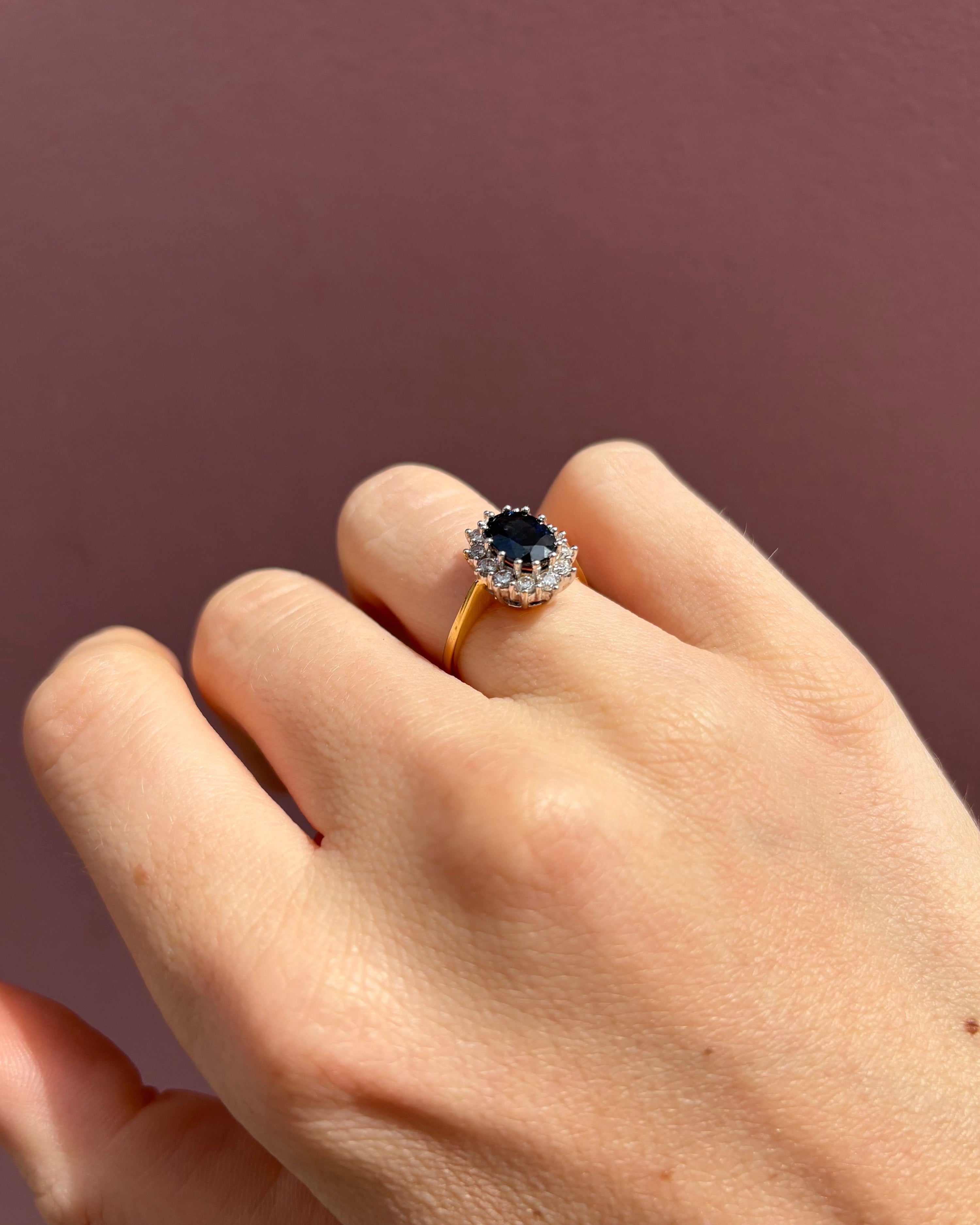 Bague Marguerite Saphir 1.72 carat &amp; 12 Diamants "Morgan"