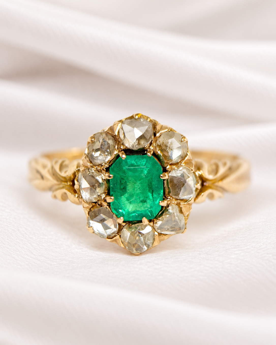 Bague Marguerite Art-Déco Émeraude 0.60 carat &amp; Diamants 0.40 carat "Cléa"