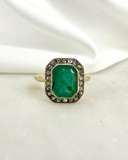 Bague XIXe siècle Marguerite Émeraude 2.65 carats &amp; 22 Diamants &quot;Ornella&quot;