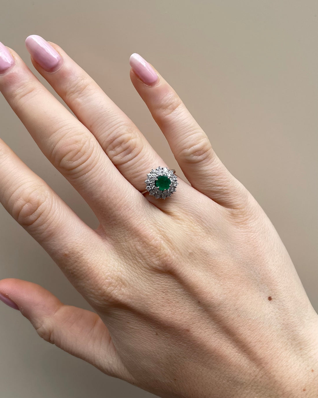 Bague Marguerite Emeraude 0.60 carat &amp; Diamants &quot;Elena&quot;