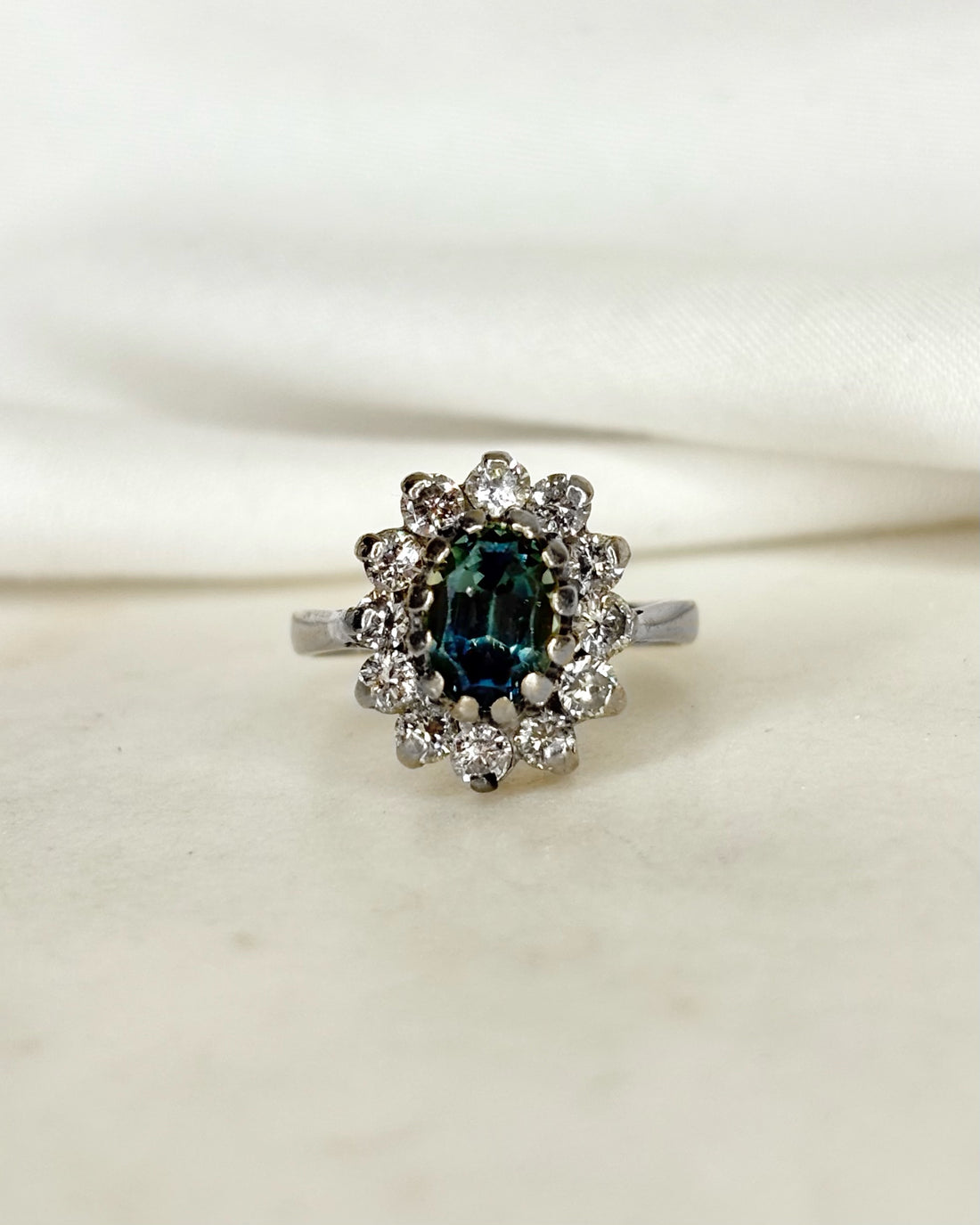 Bague Marguerite Saphir Pastel 1.40 carat &amp; Diamants 0.60 carat &quot;April&quot;