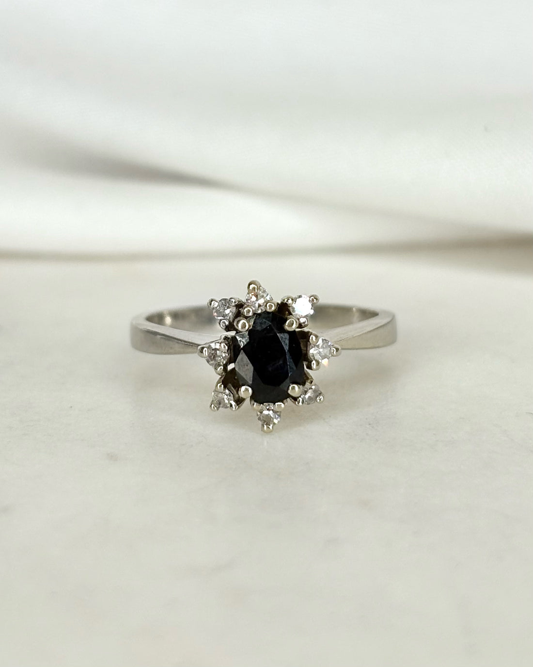Bague Marguerite Saphir 0.50 carat &amp; 8 Diamants &quot;Charlotte&quot;
