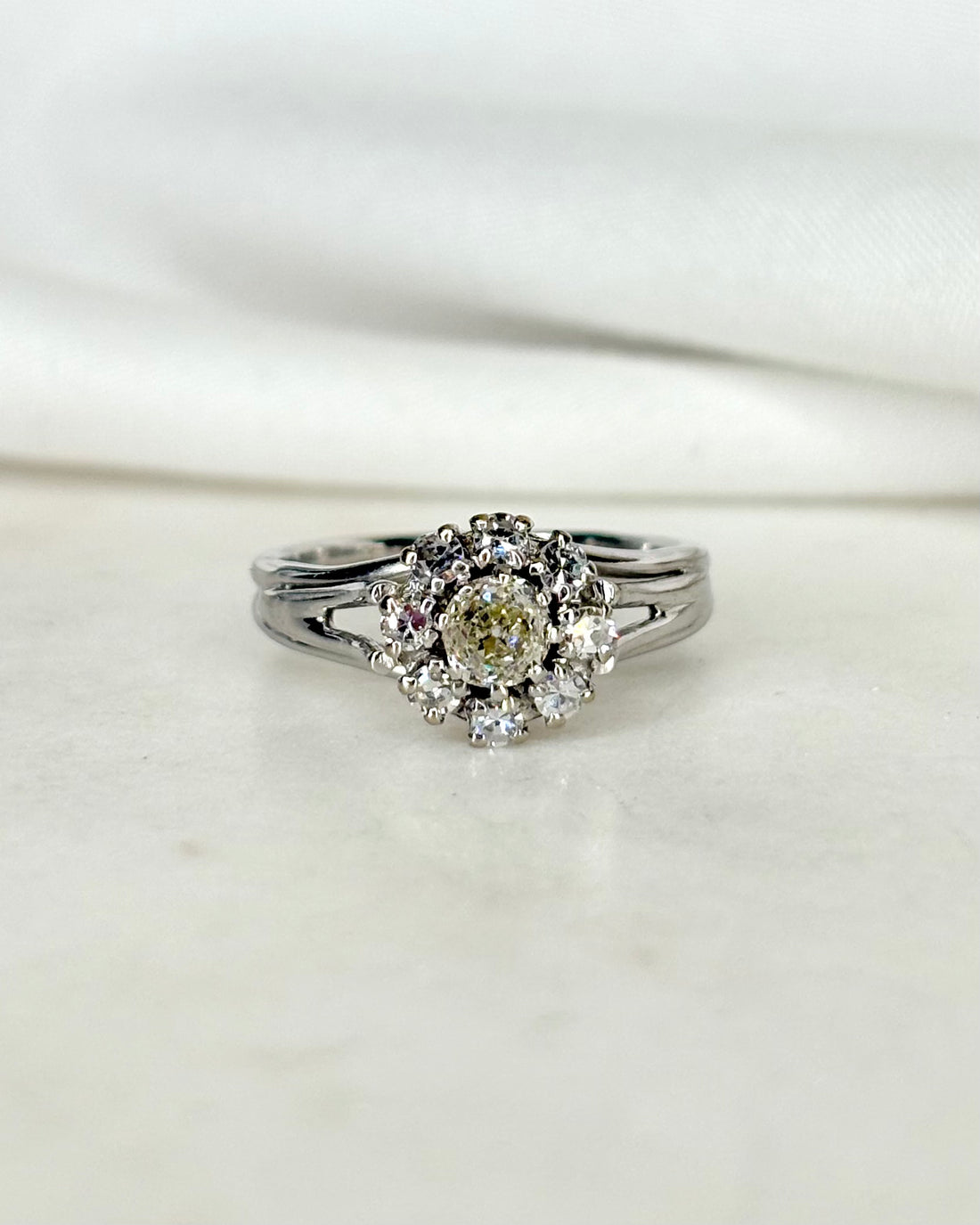 Bague Marguerite Diamants 0.58 carat &quot;Vinciane&quot;