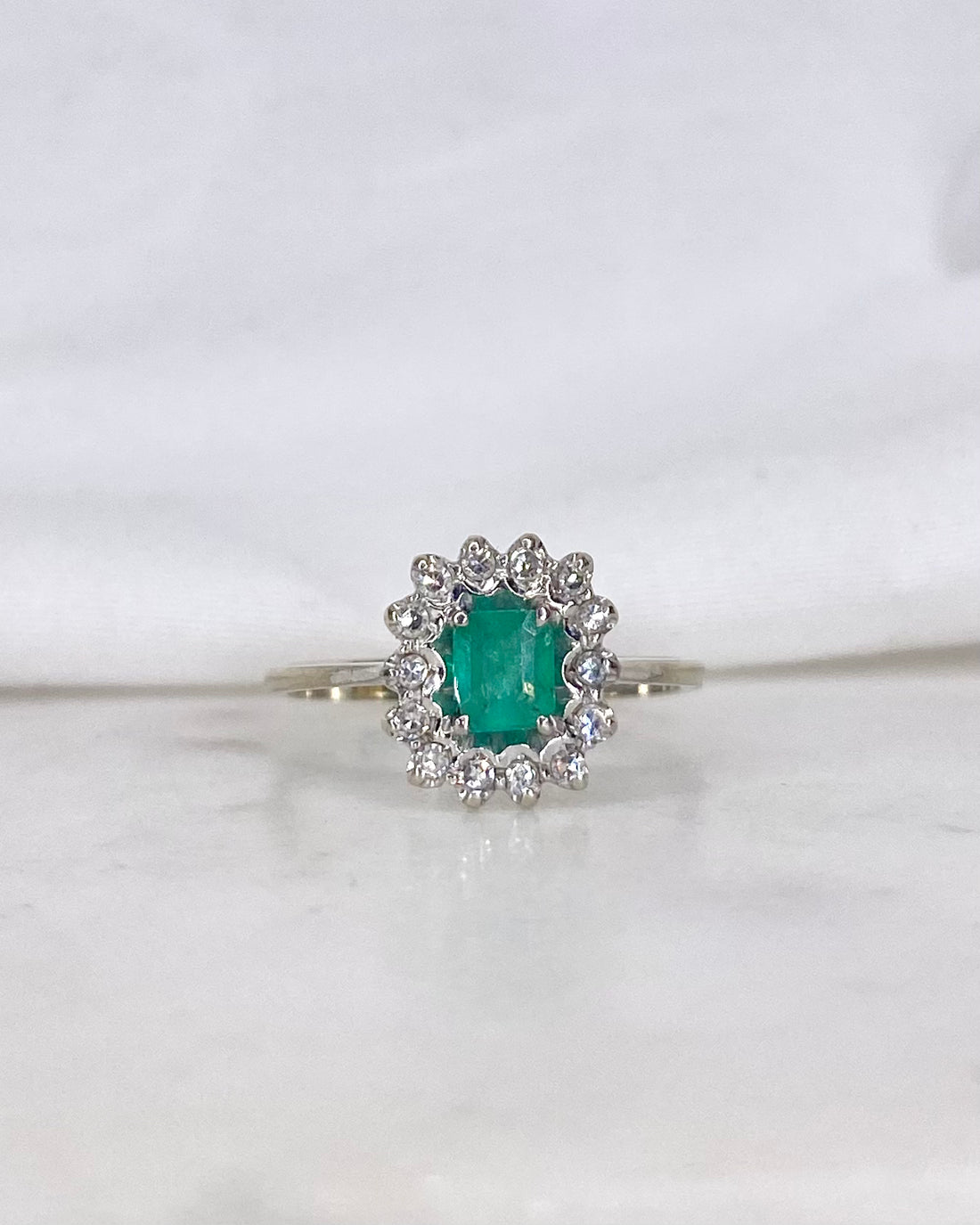 Bague Marguerite Emeraude 0.34 carat & Diamants "Brune"