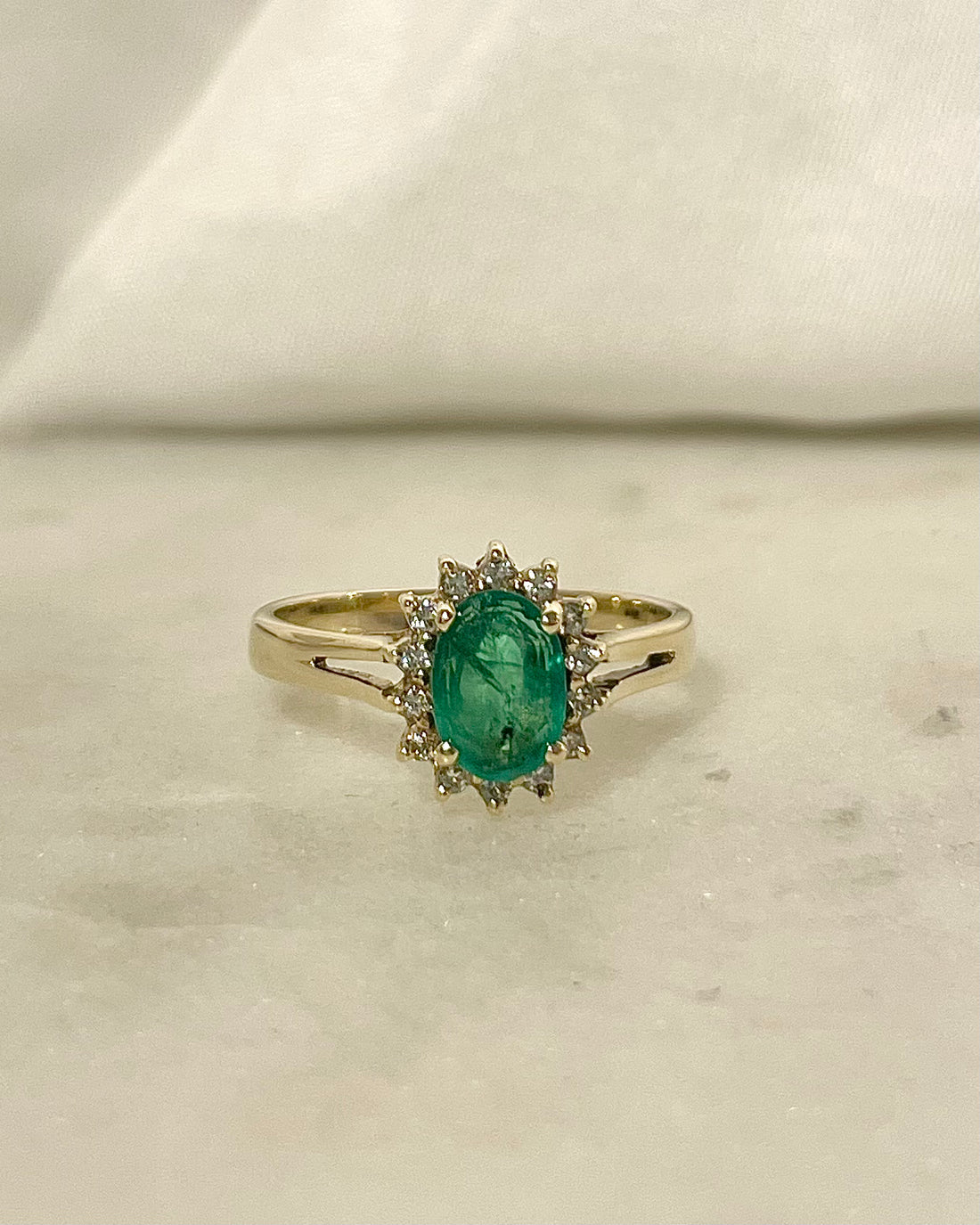 Bague Marguerite Émeraude 0.85 Carat &amp; Diamants &quot;Paula”