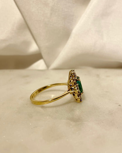 Bague Marguerite Emeraude 0.90 carat &amp; Diamants 0.92 carat &quot;Cyprie&quot;