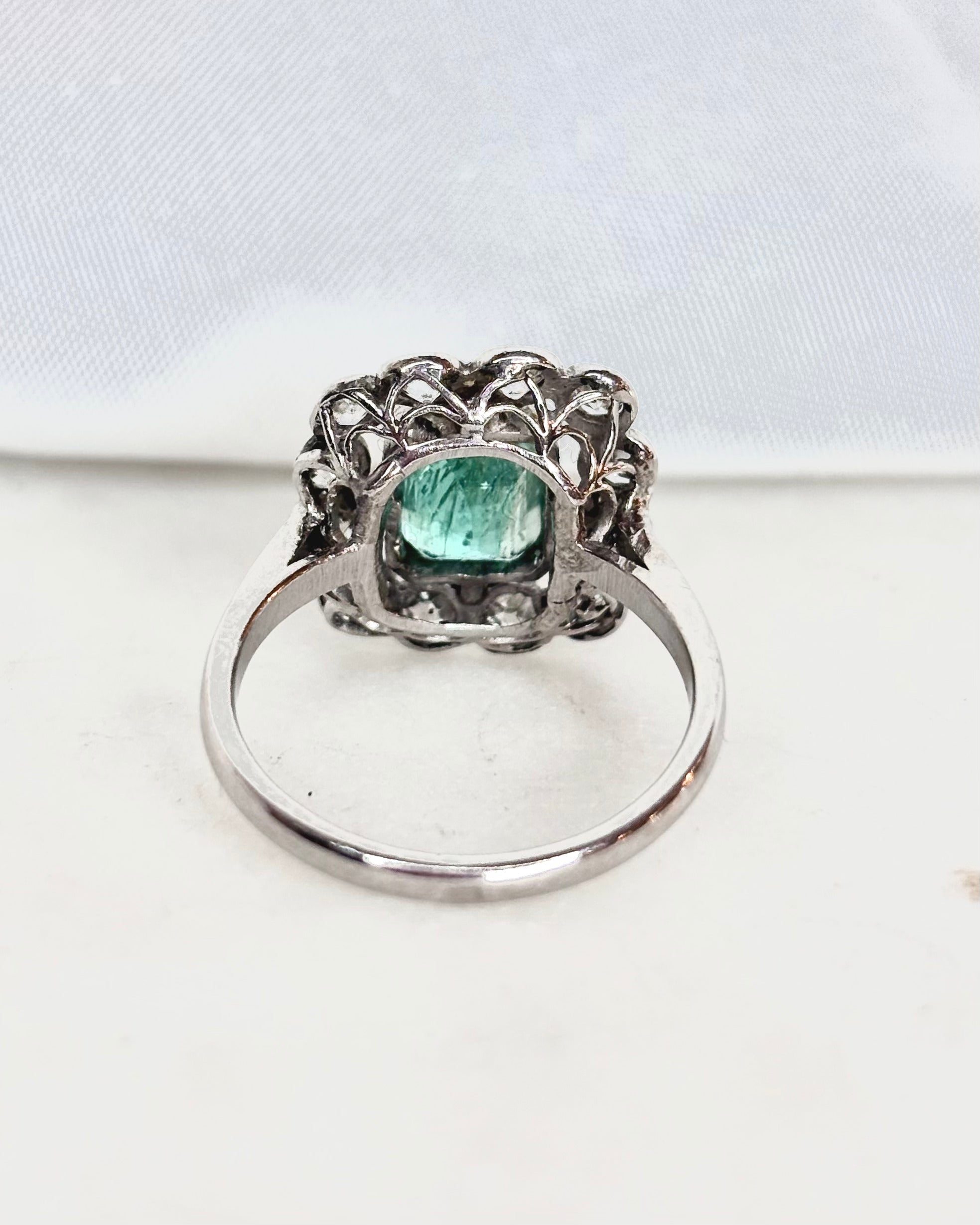 Bague Marguerite Art Déco Emeraude 2 carats &amp; Diamants &quot;Bertille&quot;
