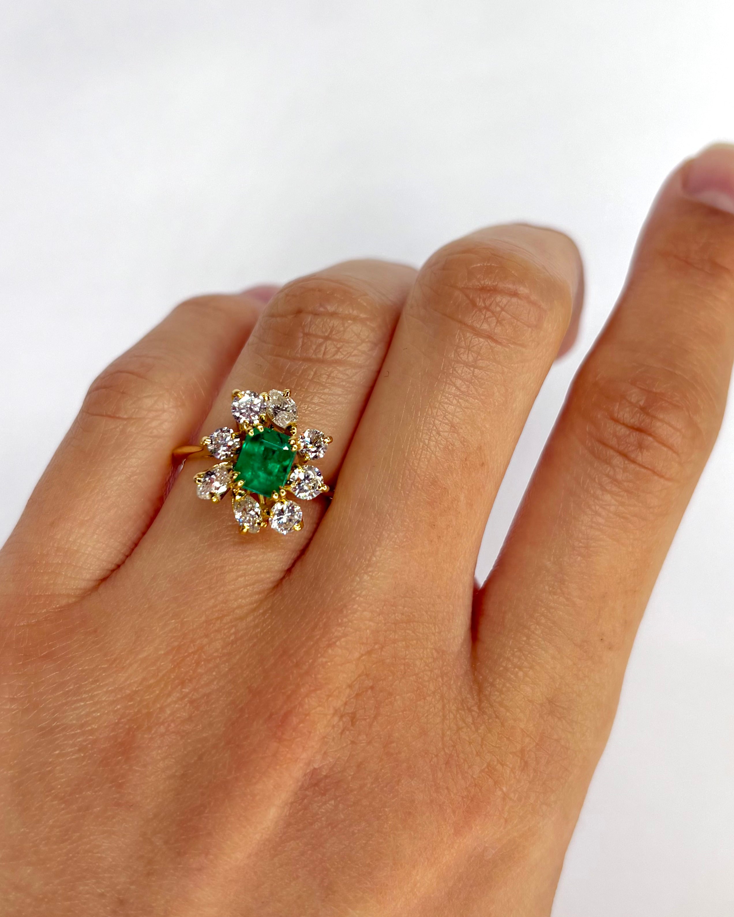 Bague Marguerite Émeraude 1.12 carat &amp; Diamants 0.84 carat "Fabia"