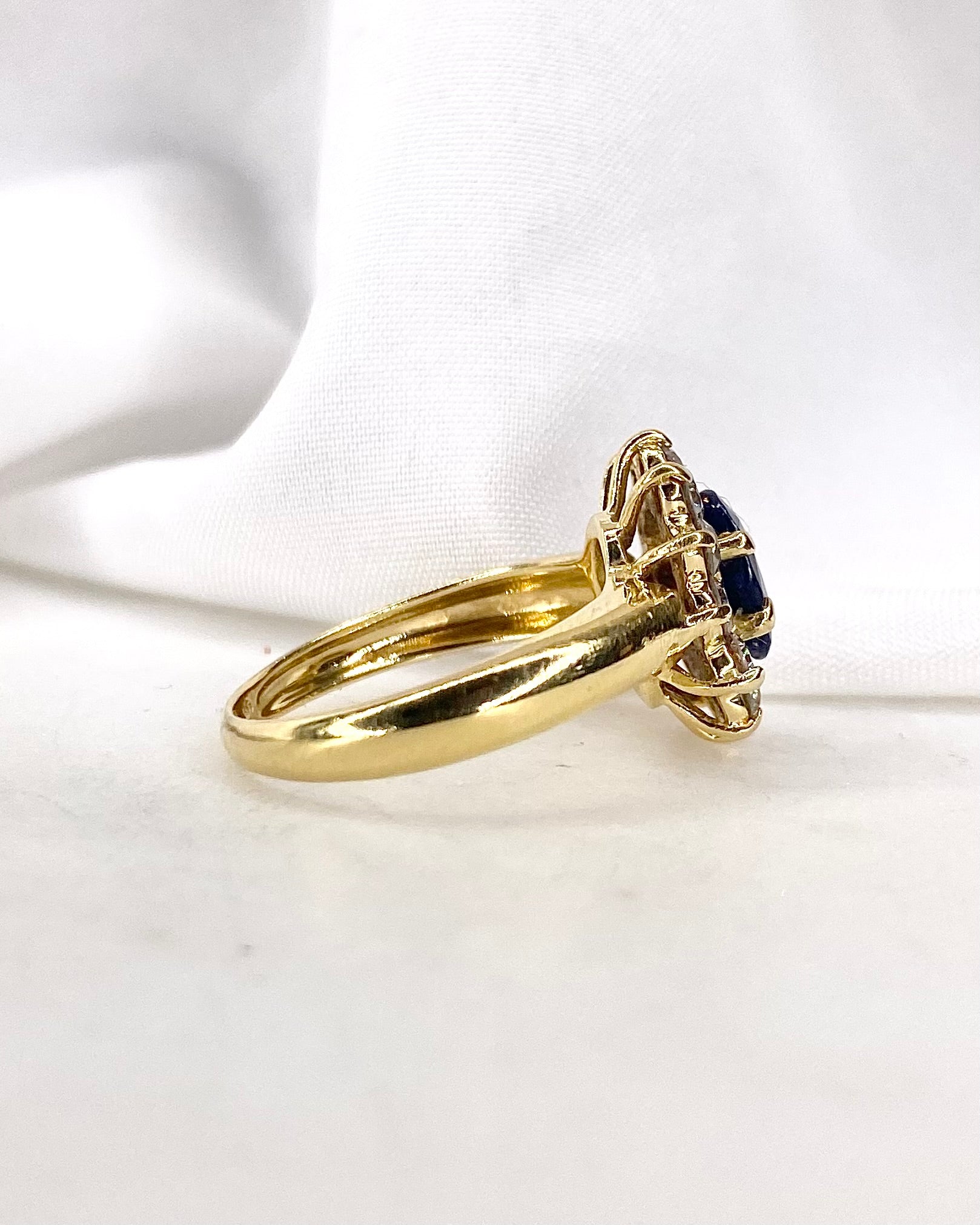 Bague Marguerite Saphir 1.32 carat &amp; 12 Diamants &quot;Samina&quot;