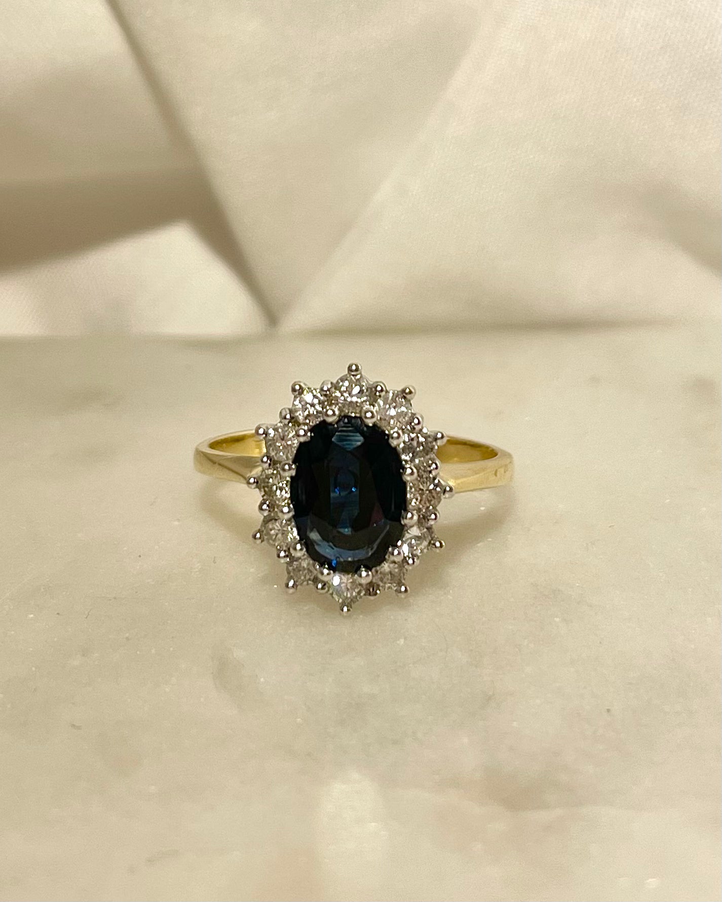 Bague Marguerite Saphir 1.72 carat &amp; 12 Diamants "Morgan"