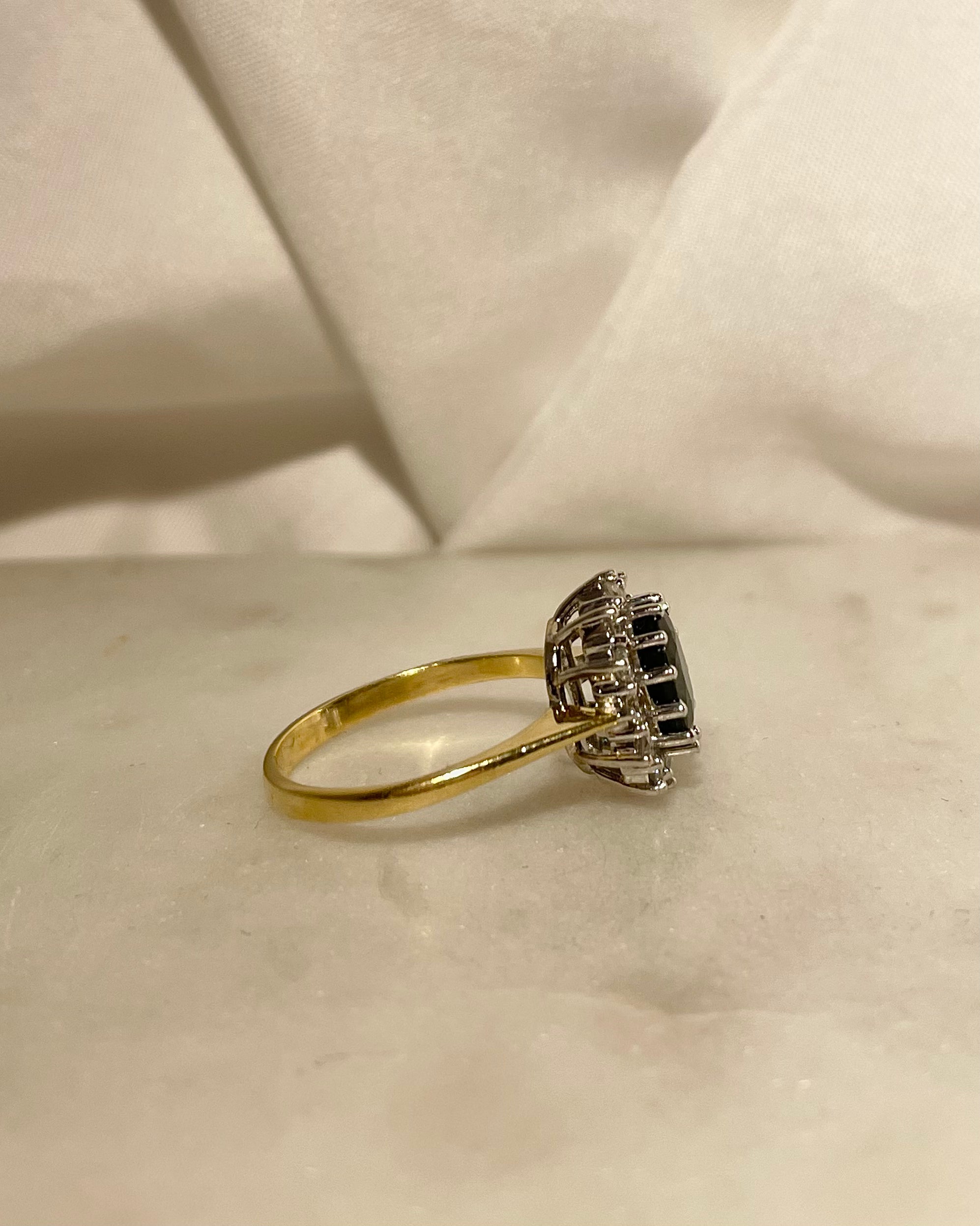 Bague Marguerite Saphir 1.72 carat &amp; 12 Diamants "Morgan"
