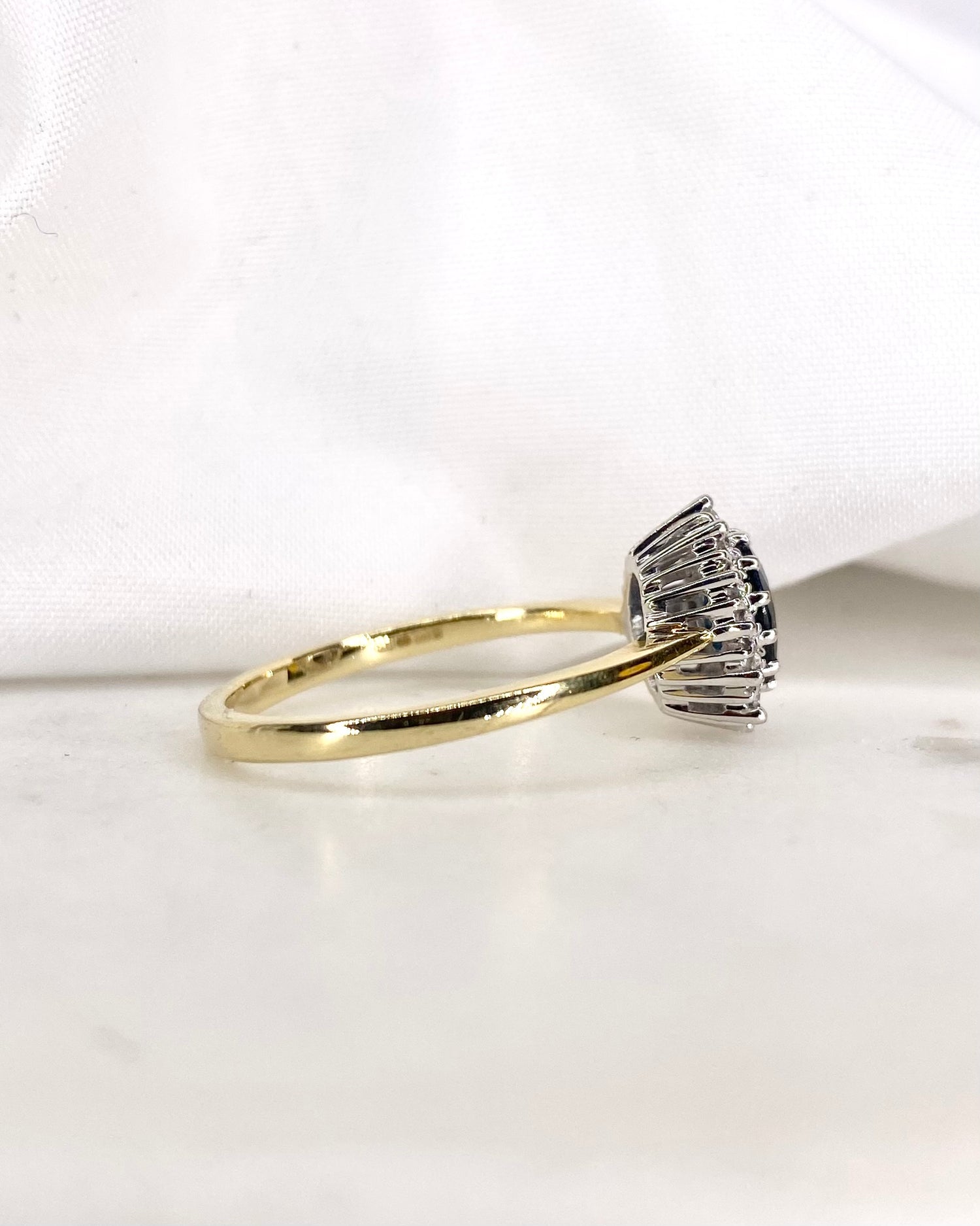 Bague Marguerite Saphir 1.09 carat &amp; 12 Diamants &quot;Zoëlla&quot;