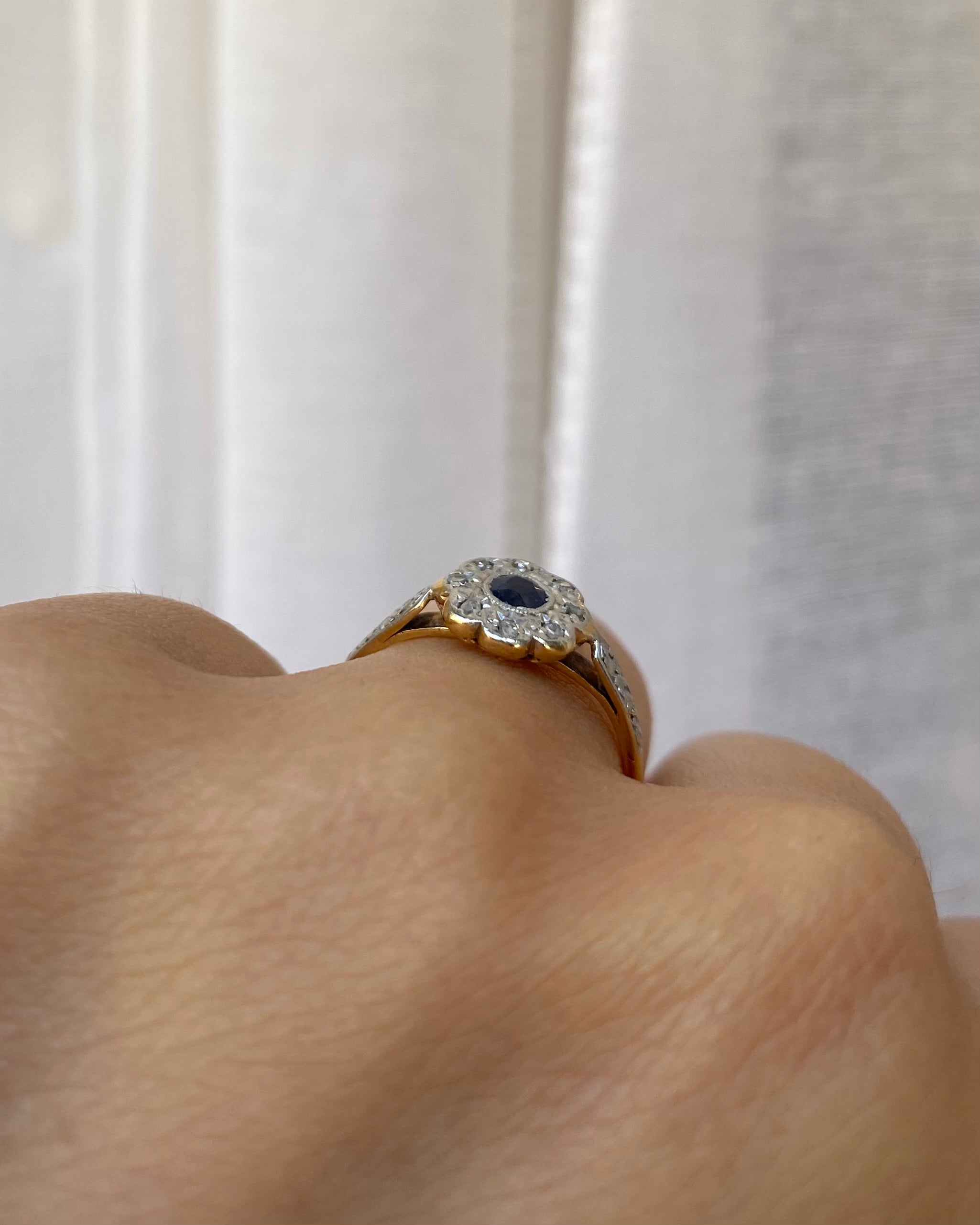 Bague Marguerite Art-Déco Saphir 0.12 carat &amp; 8 Diamants “Nérée”