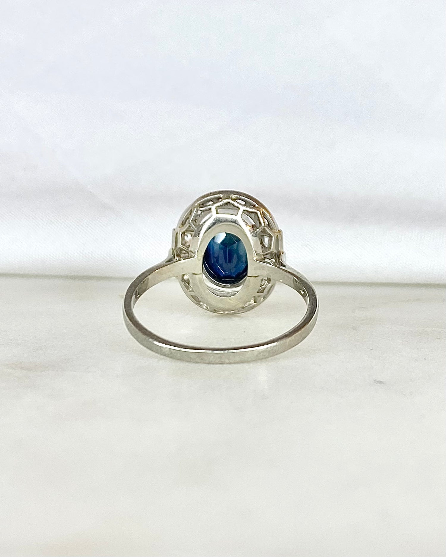 Bague Art Déco Saphir 1.80 carat &amp; Diamants &quot;Amandine&quot;